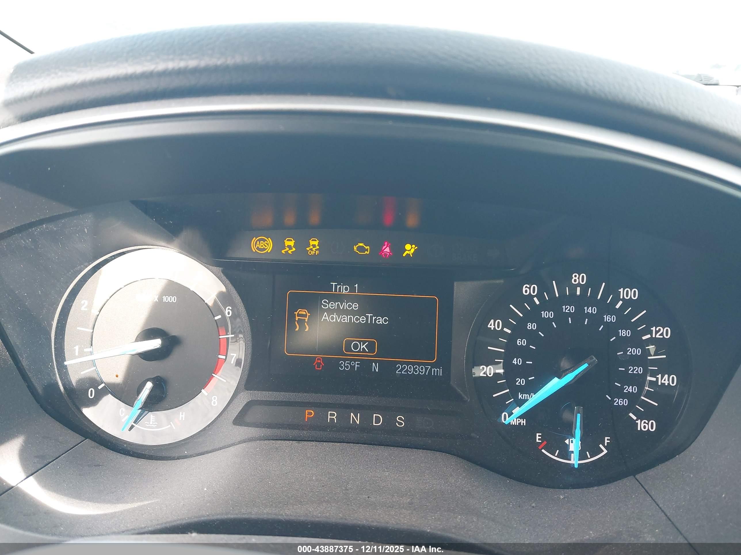 FORD FUSION image 7