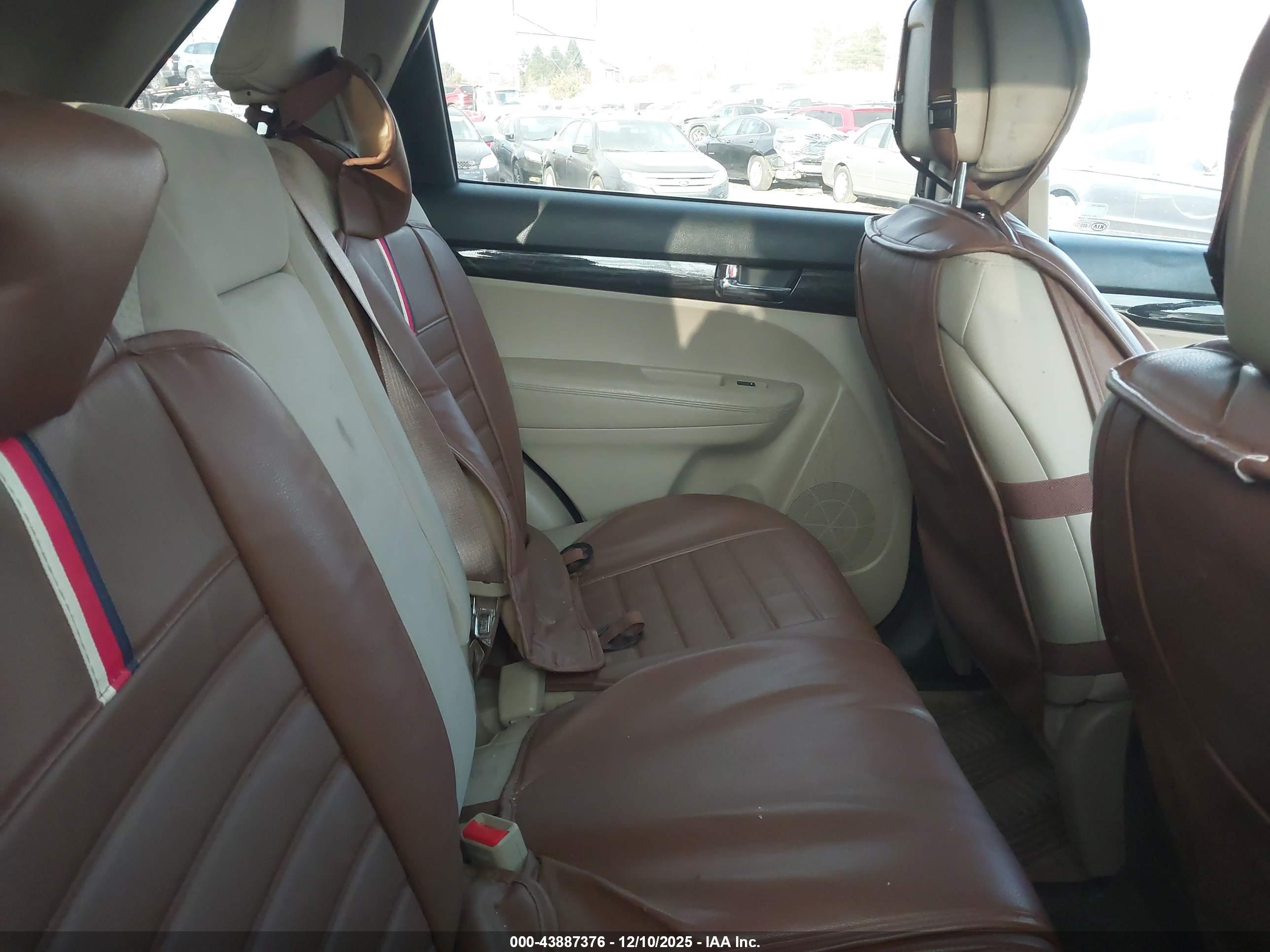 KIA SORENTO image 8