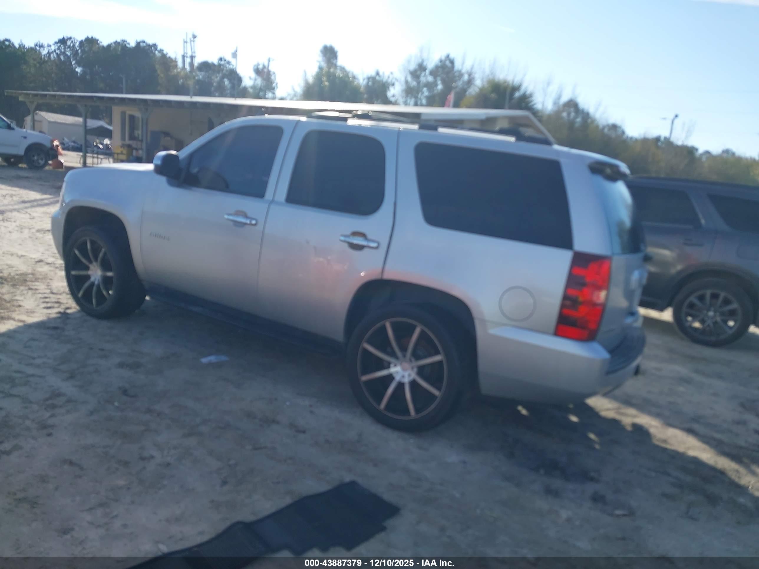 CHEVROLET TAHOE image 3