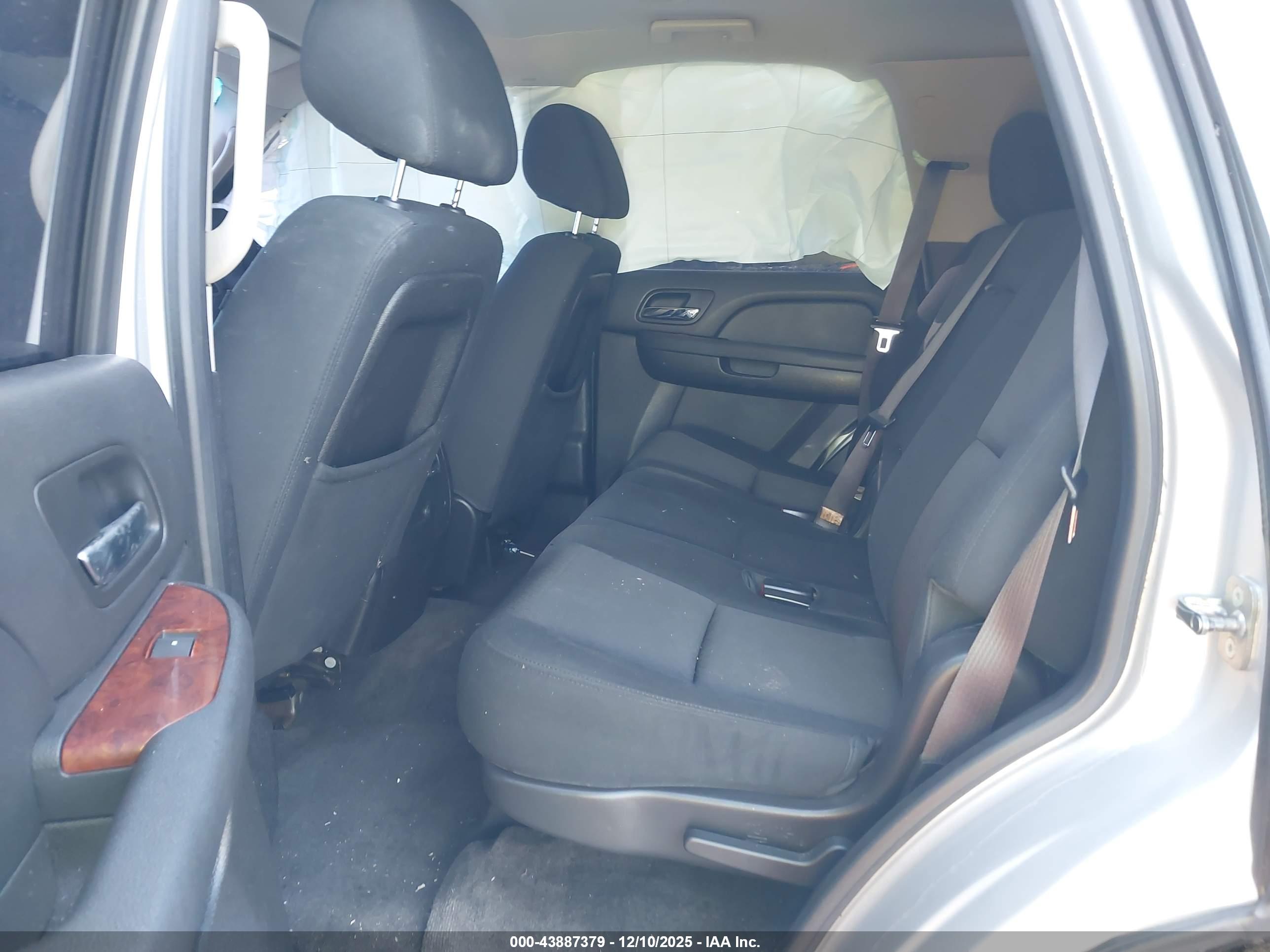 CHEVROLET TAHOE image 8