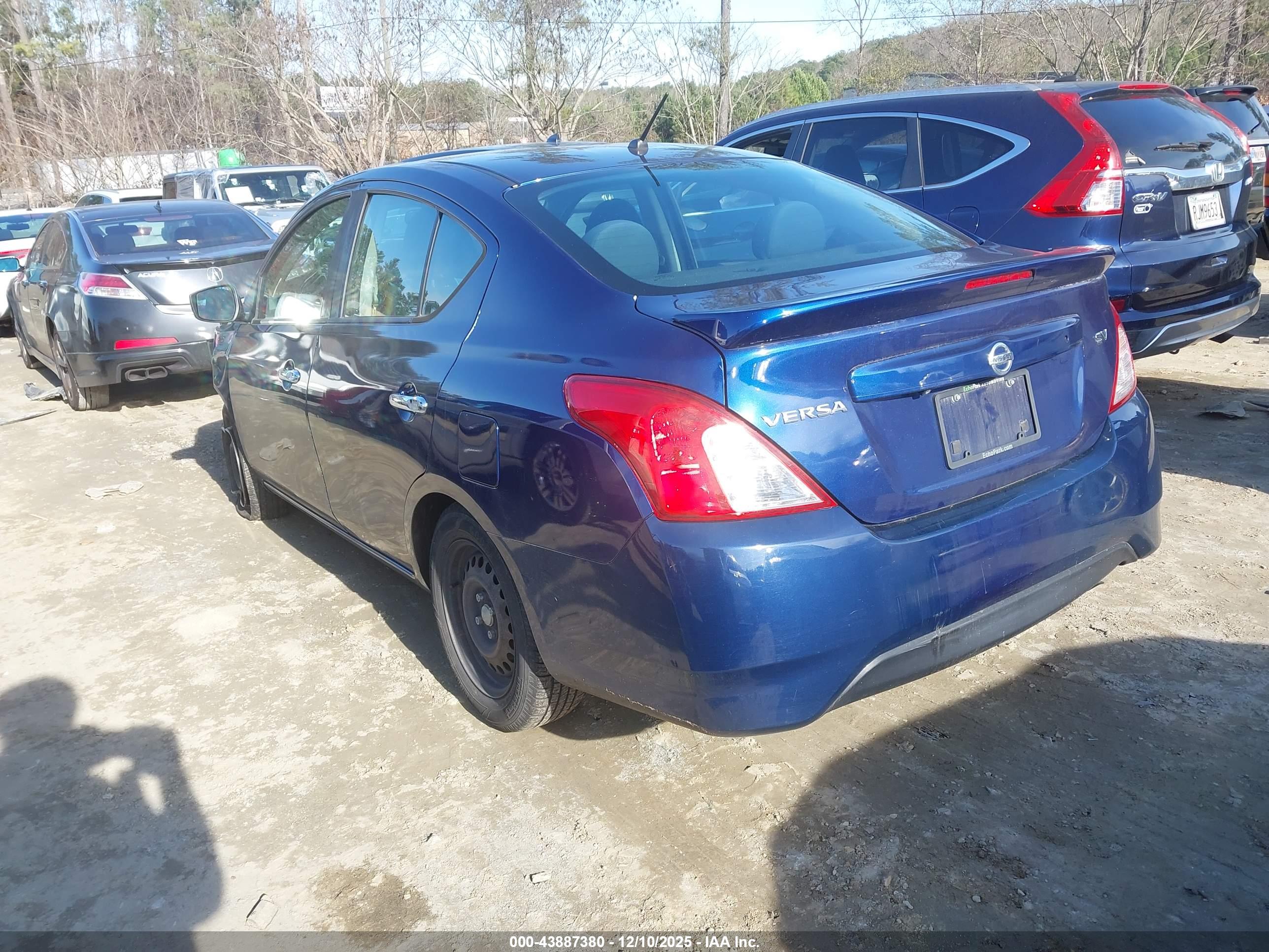 NISSAN VERSA image 3