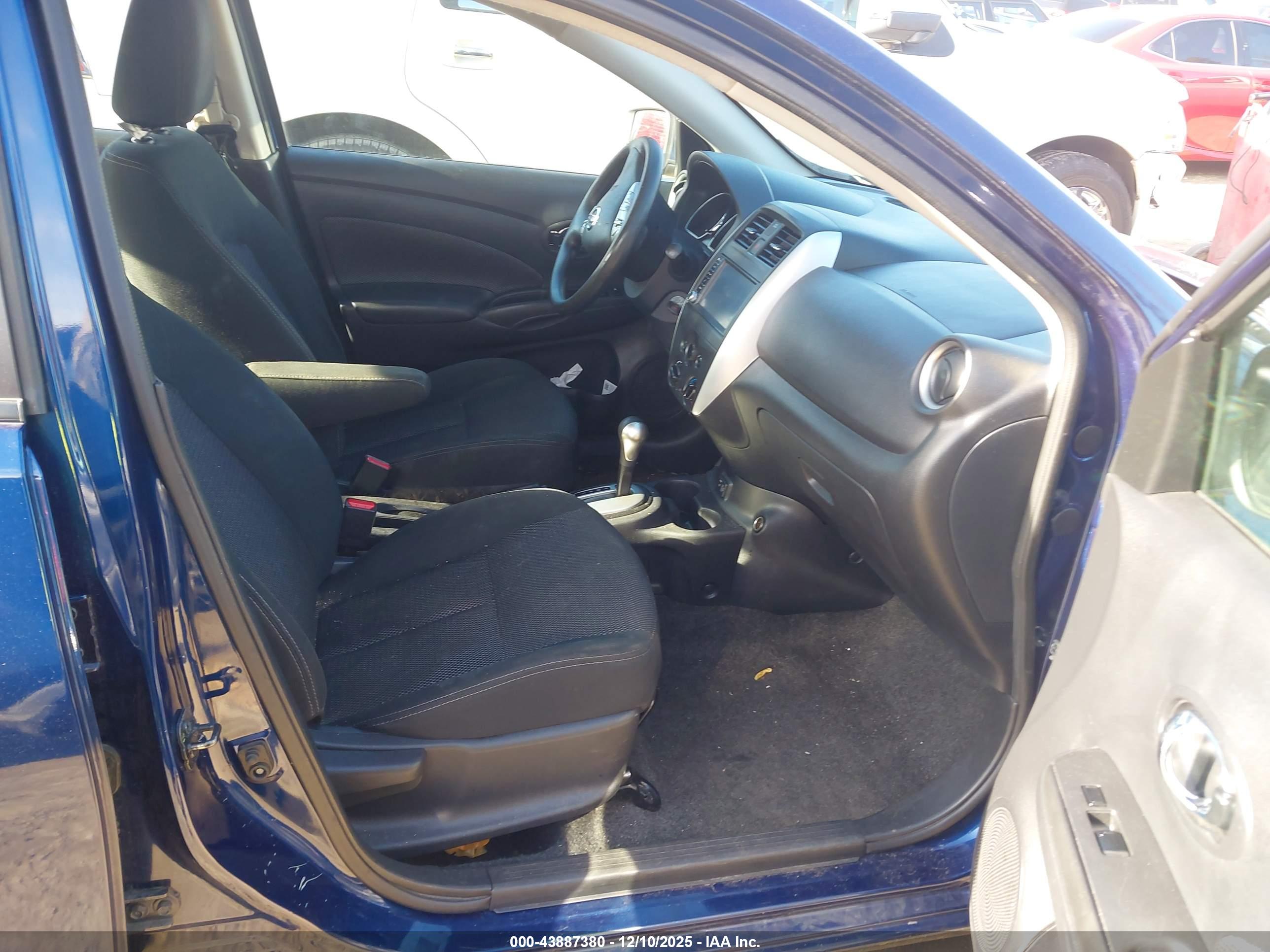 NISSAN VERSA image 5