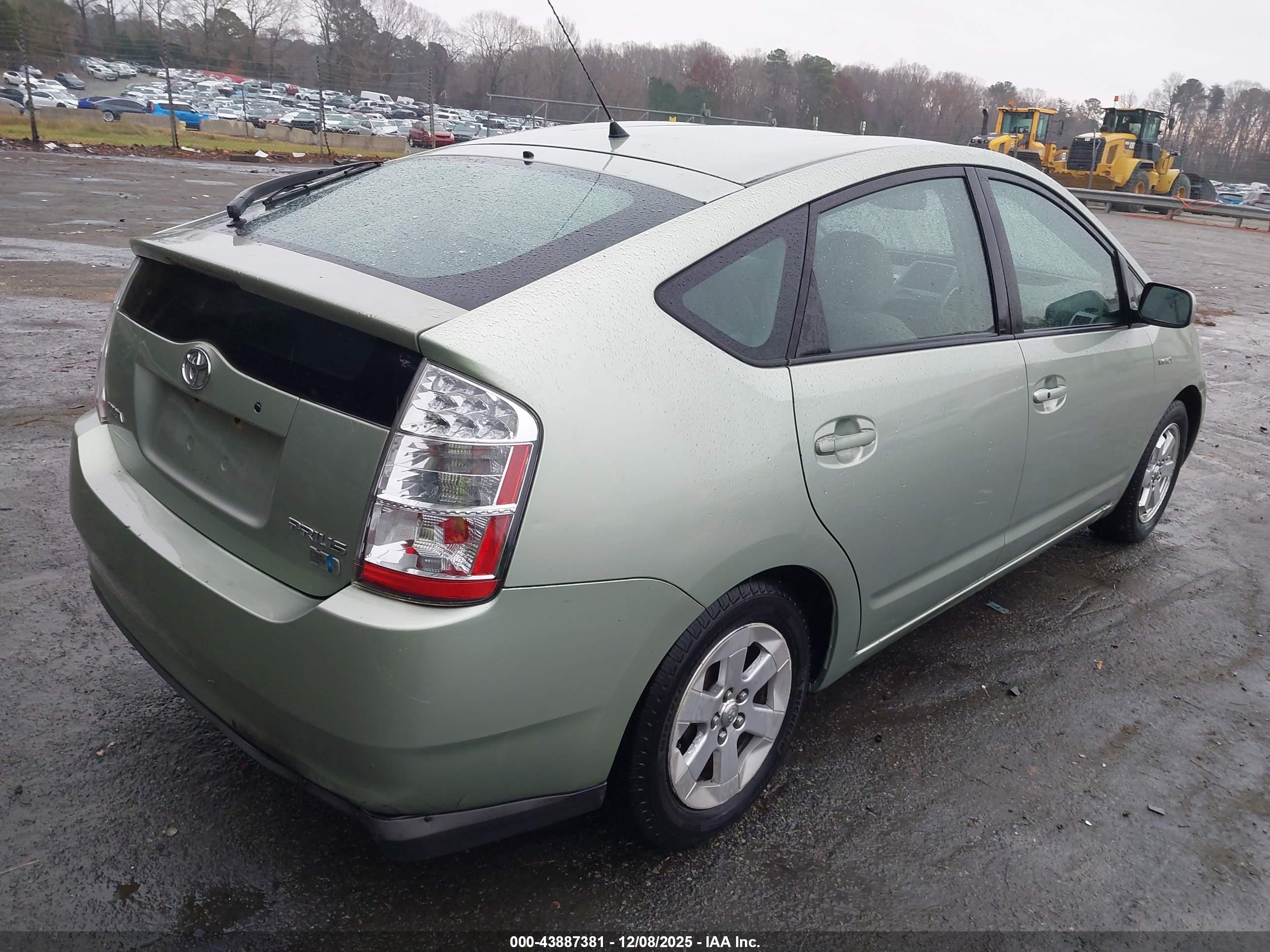 TOYOTA PRIUS image 4