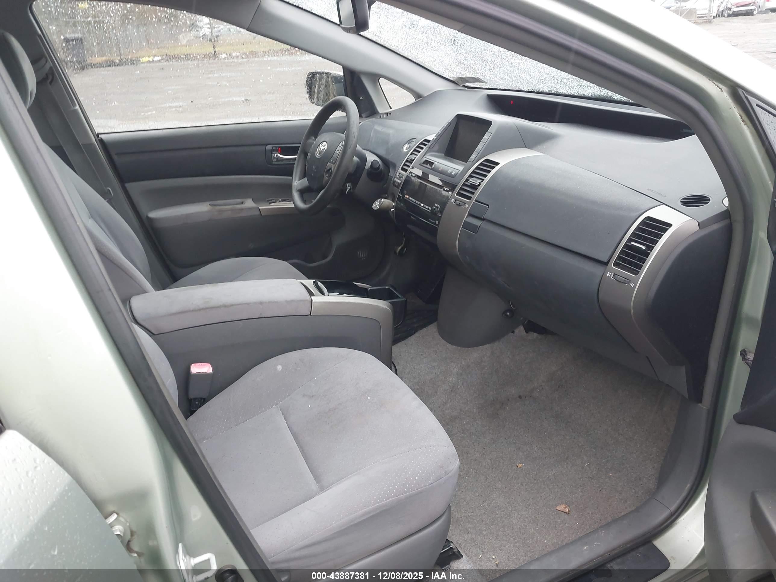 TOYOTA PRIUS image 5