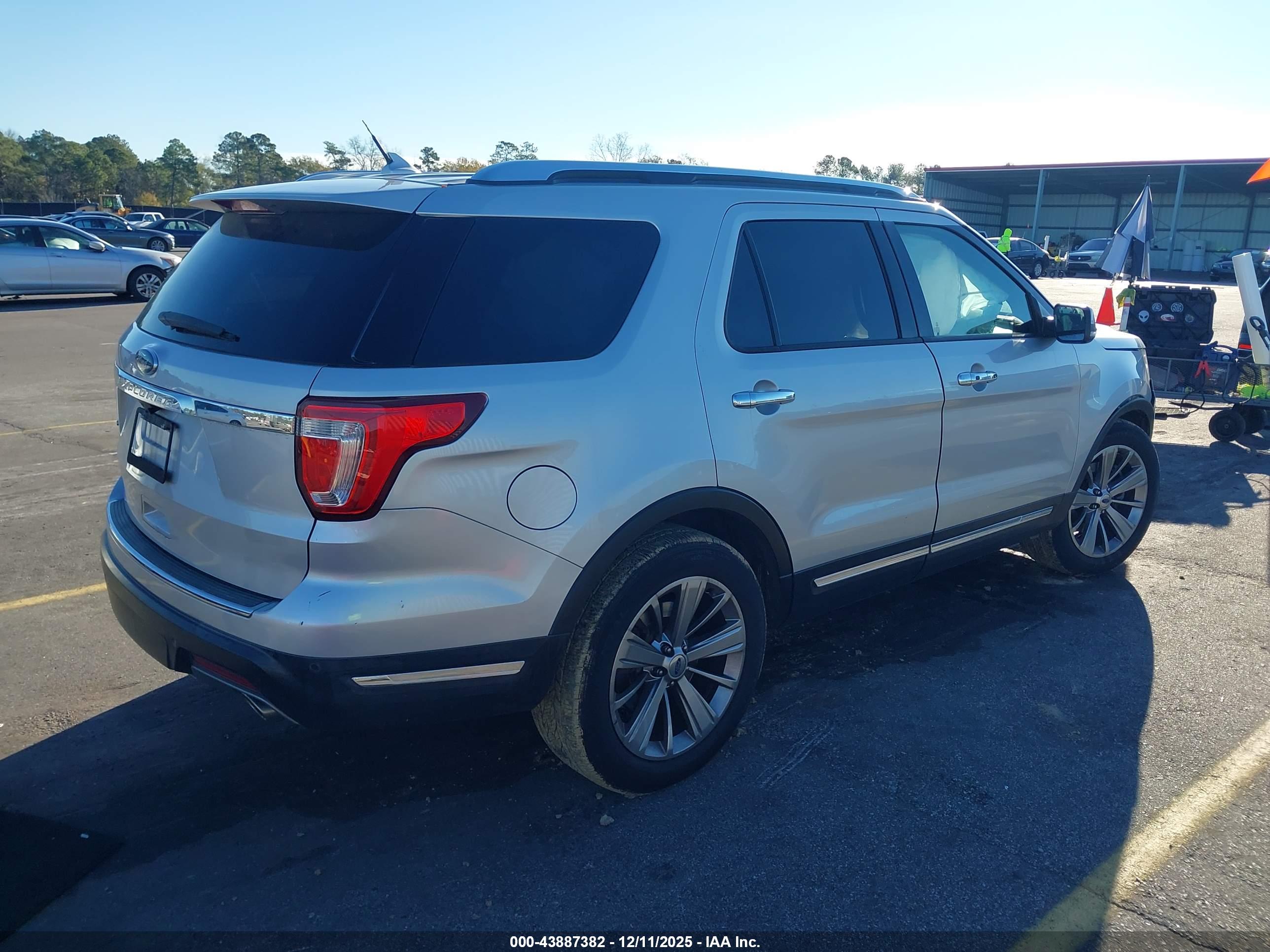 FORD EXPLORER image 4