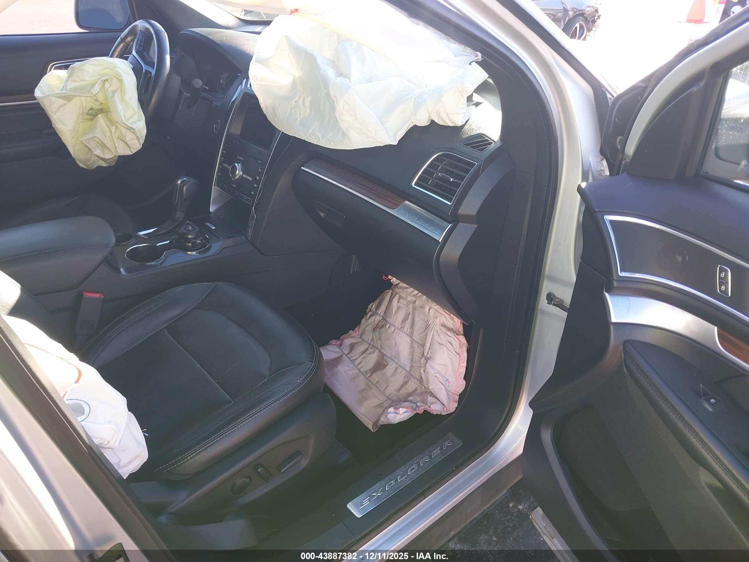 FORD EXPLORER image 5
