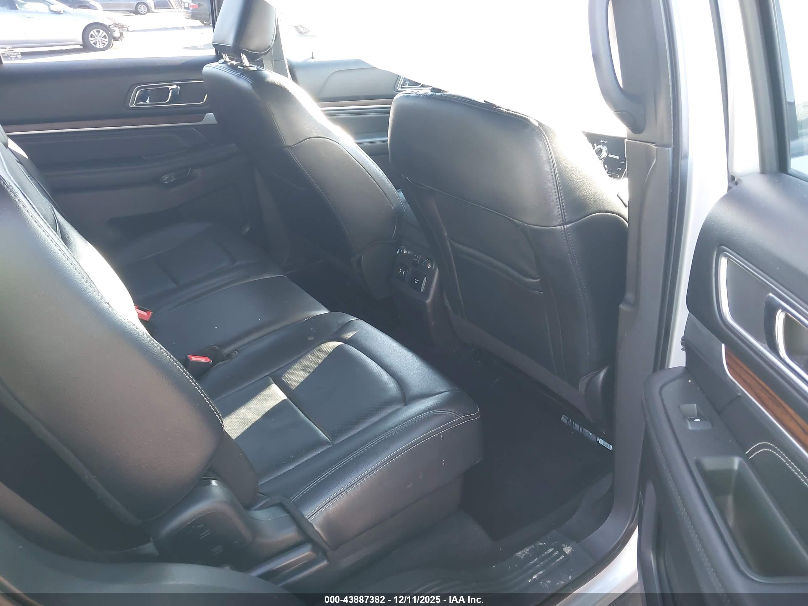 FORD EXPLORER image 8