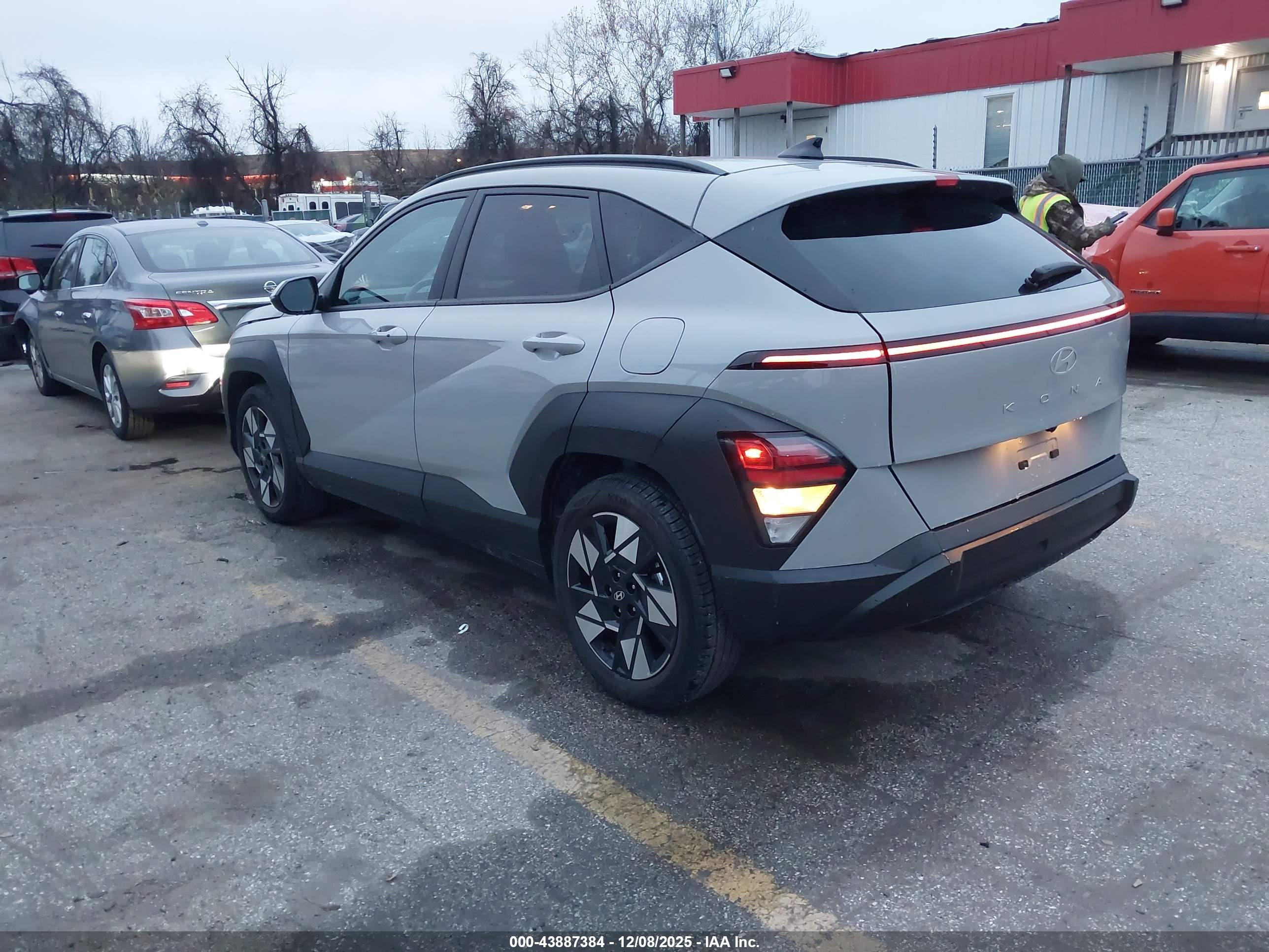 HYUNDAI KONA image 3