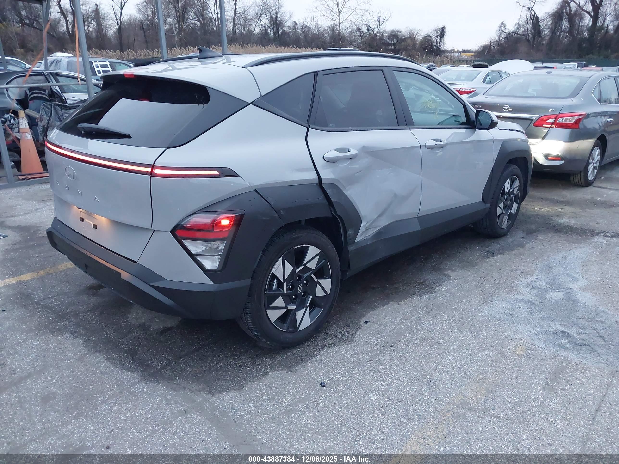 HYUNDAI KONA image 4