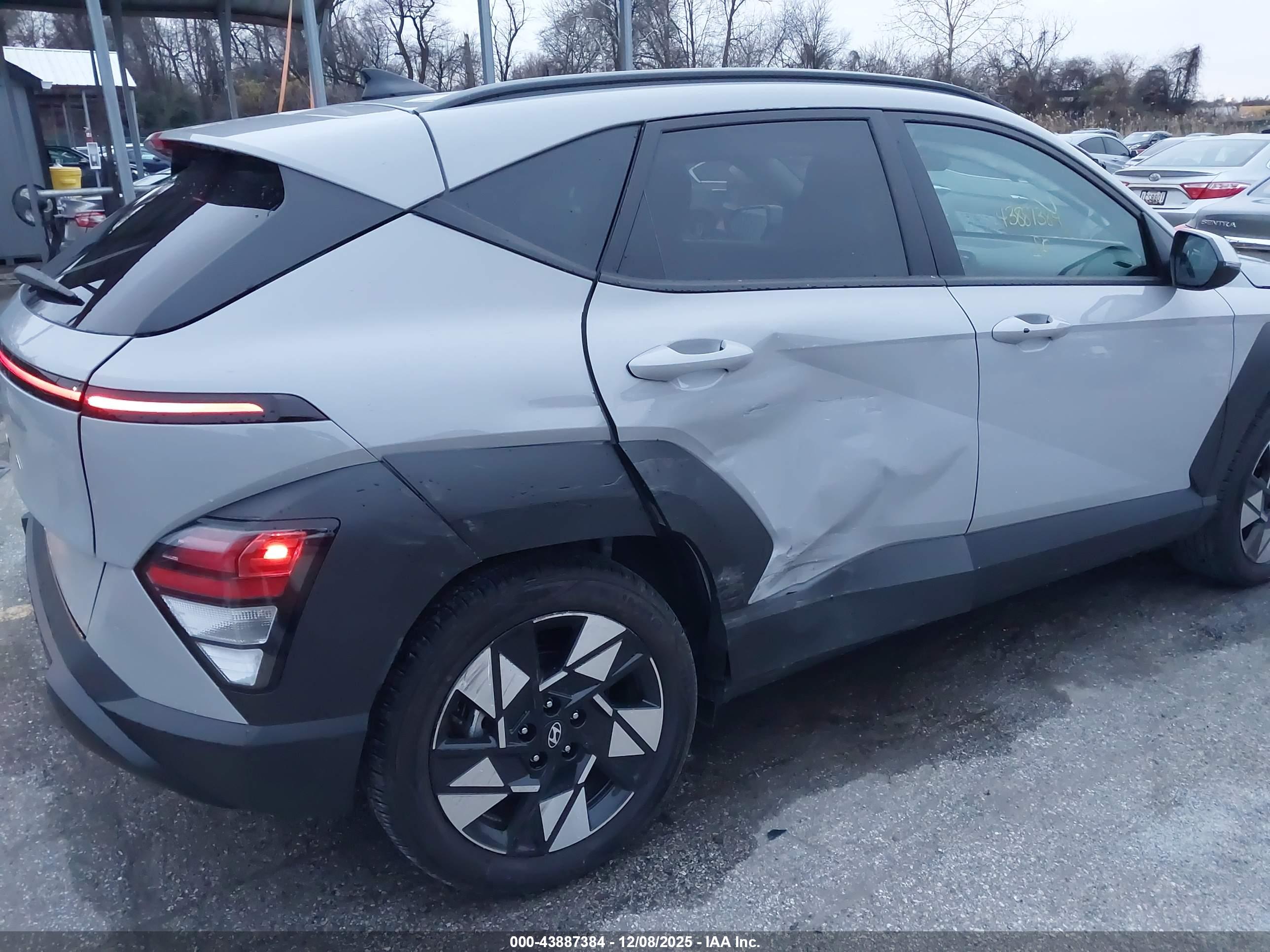 HYUNDAI KONA image 6