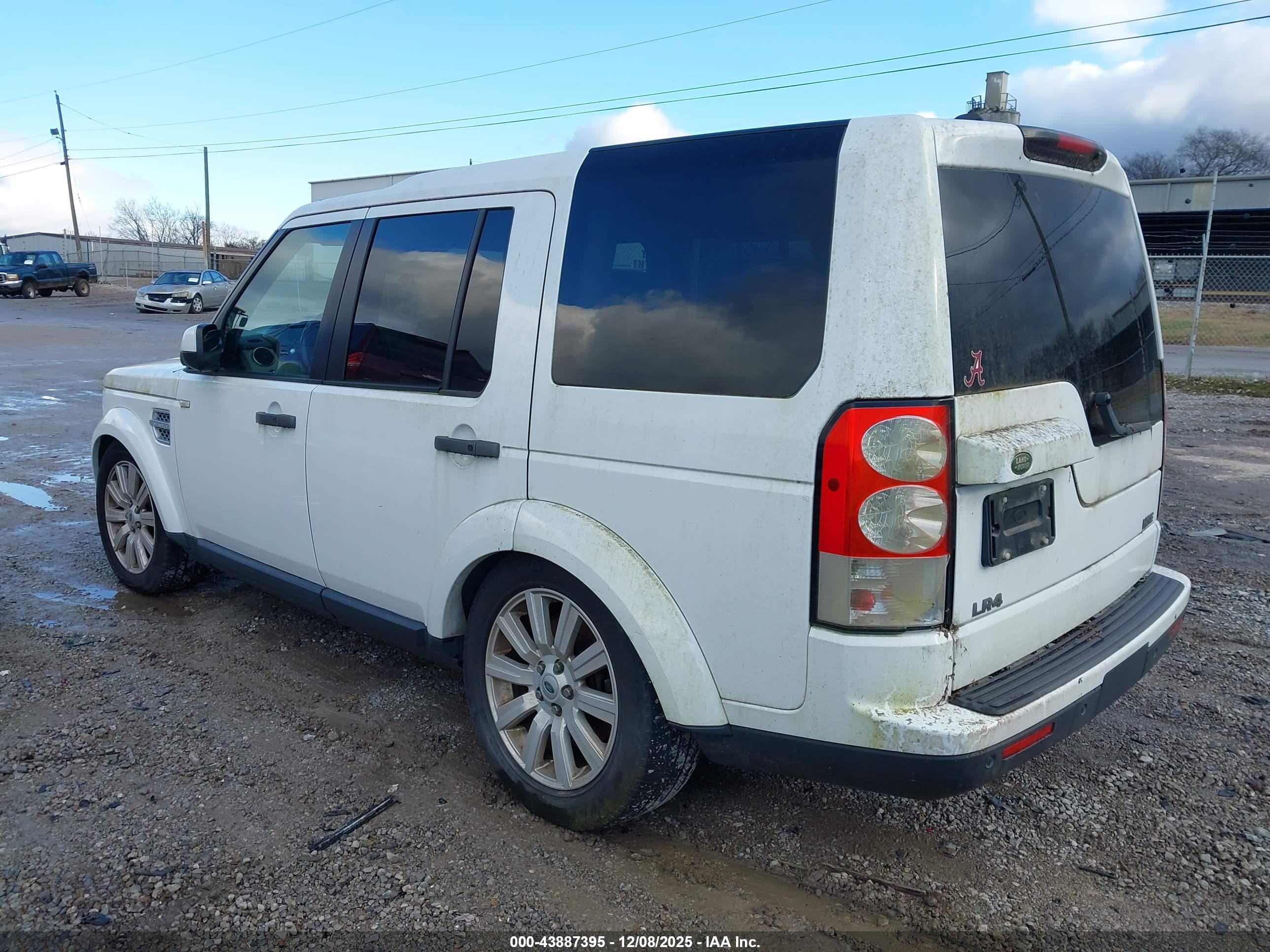 LAND ROVER image 3