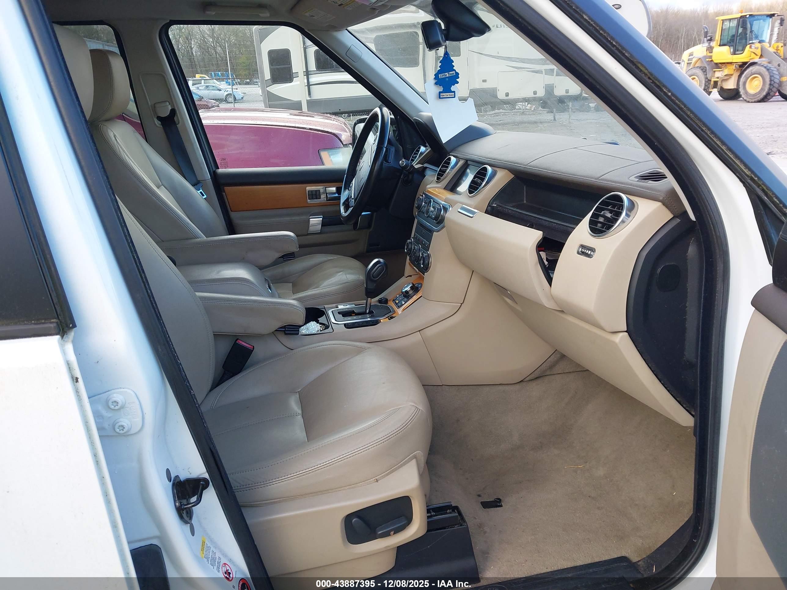 LAND ROVER image 5