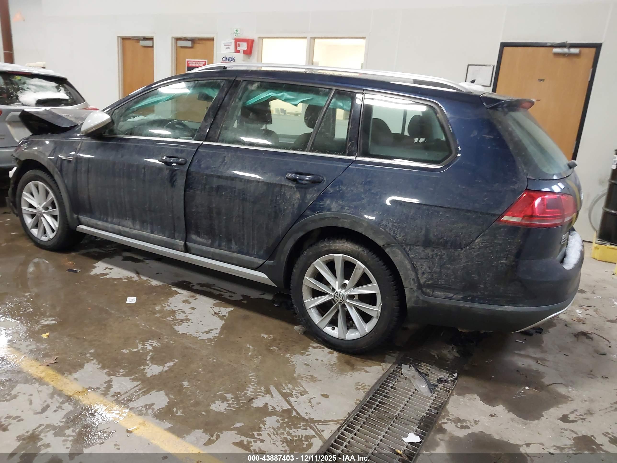 VOLKSWAGEN GOLF image 3