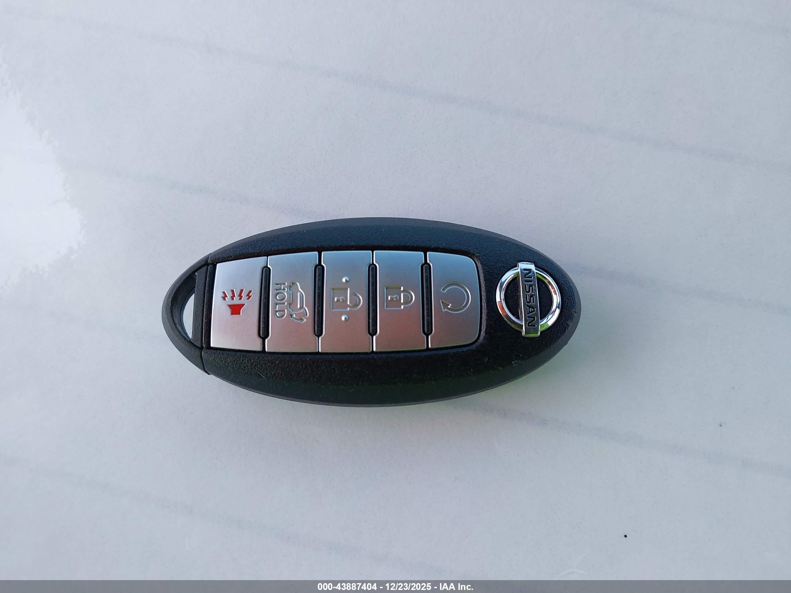 NISSAN ROGUE image 11