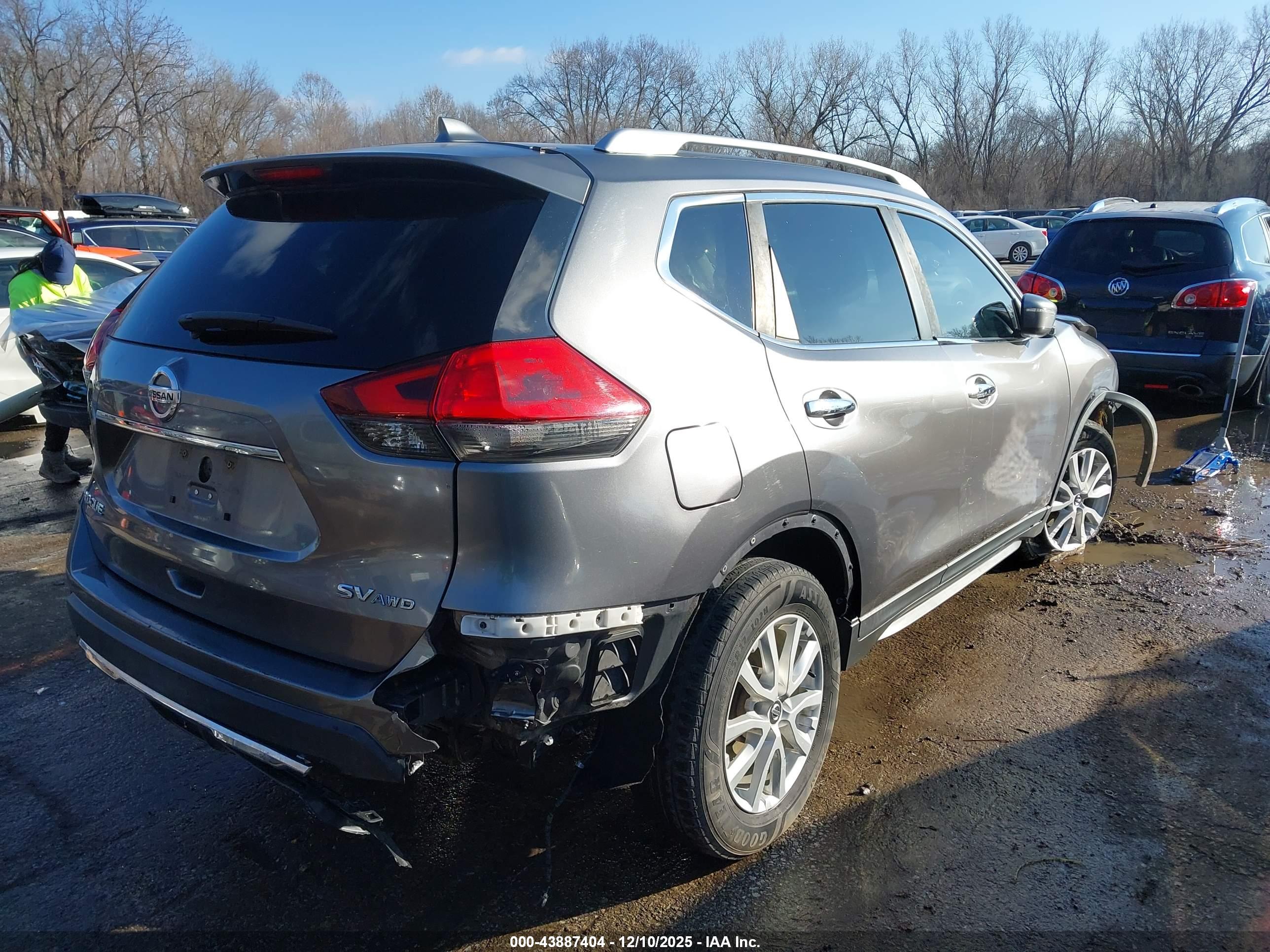 NISSAN ROGUE image 4