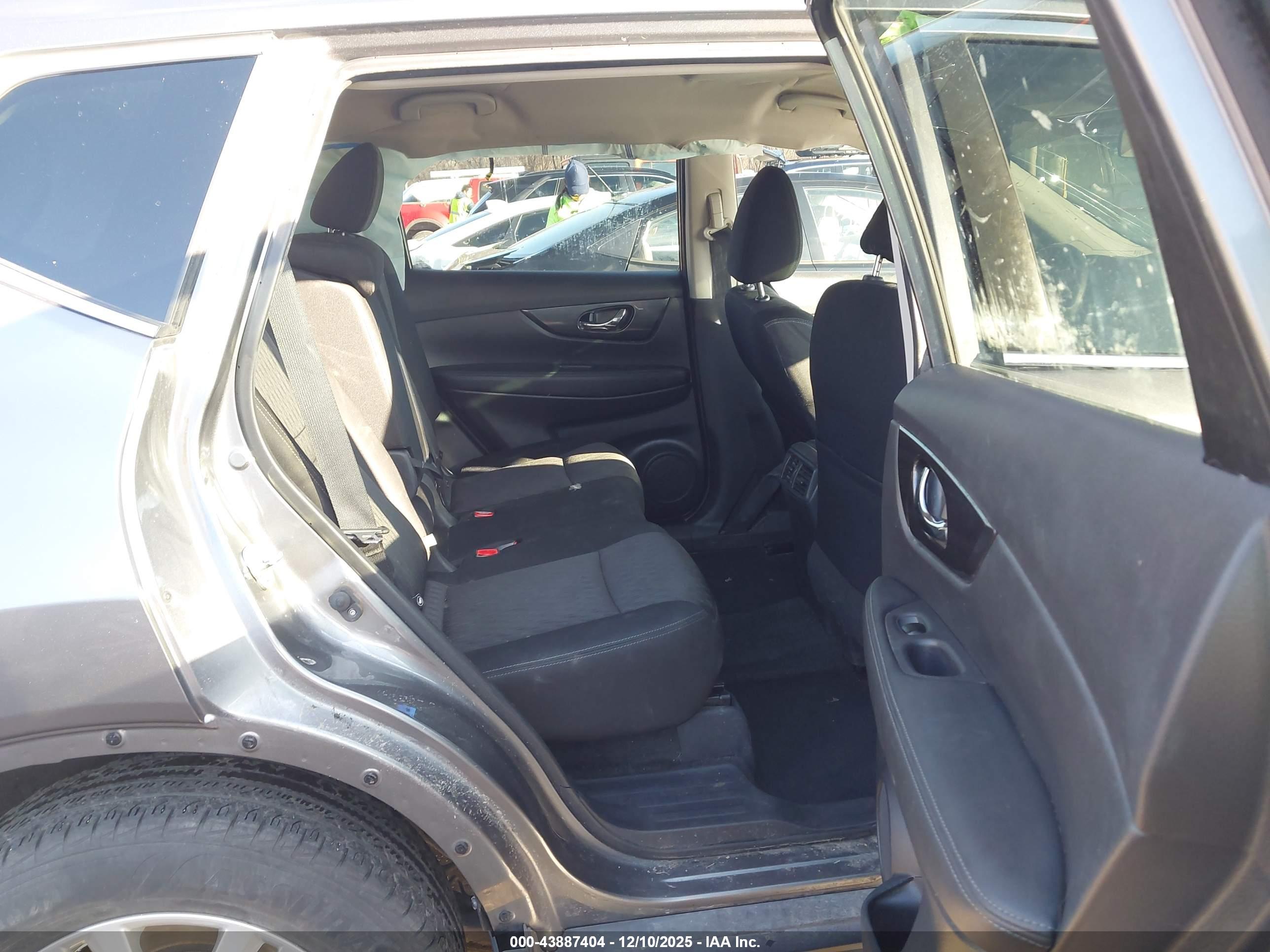 NISSAN ROGUE image 8