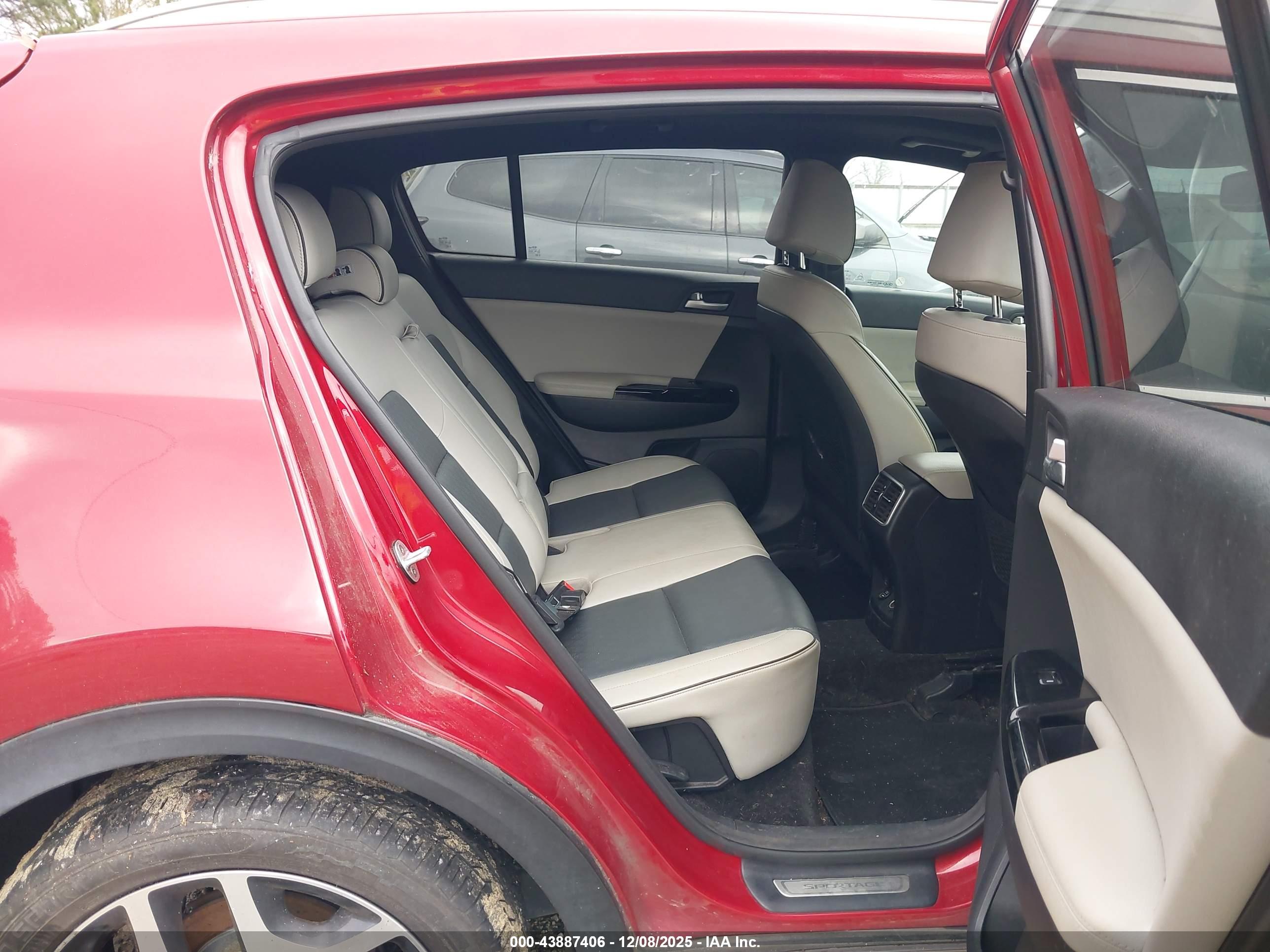KIA SPORTAGE image 8