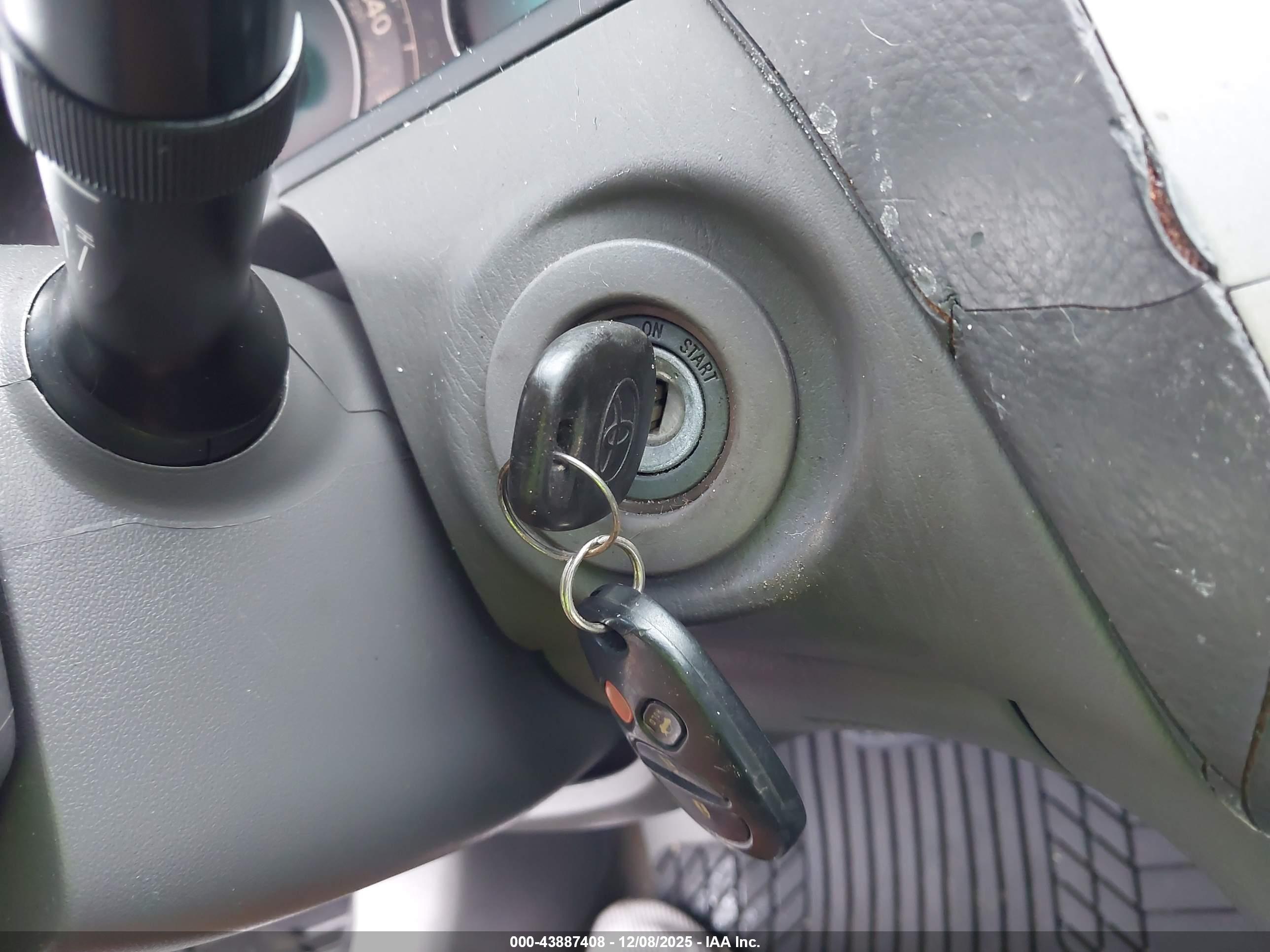 TOYOTA CAMRY image 11