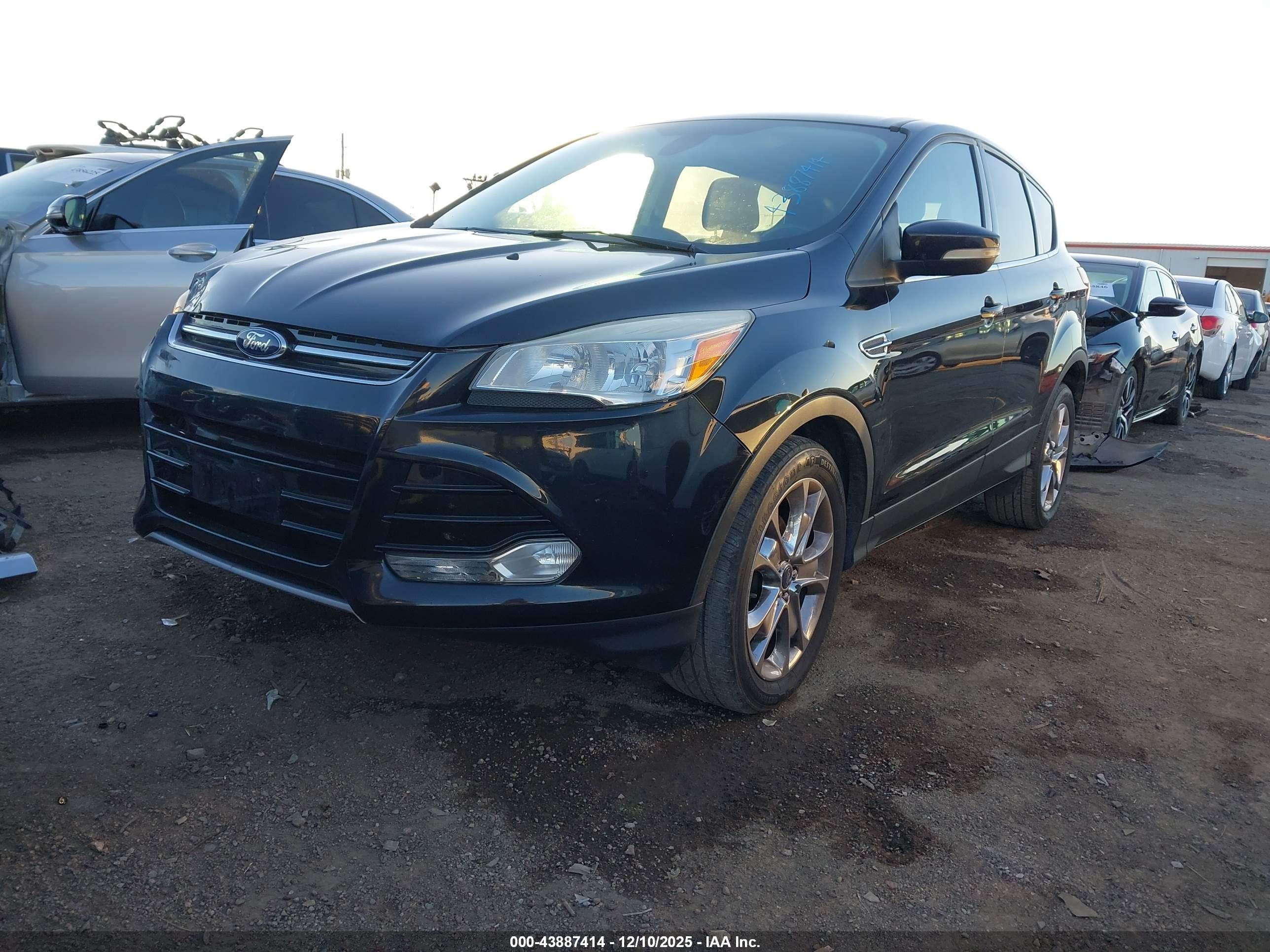 FORD ESCAPE image 2