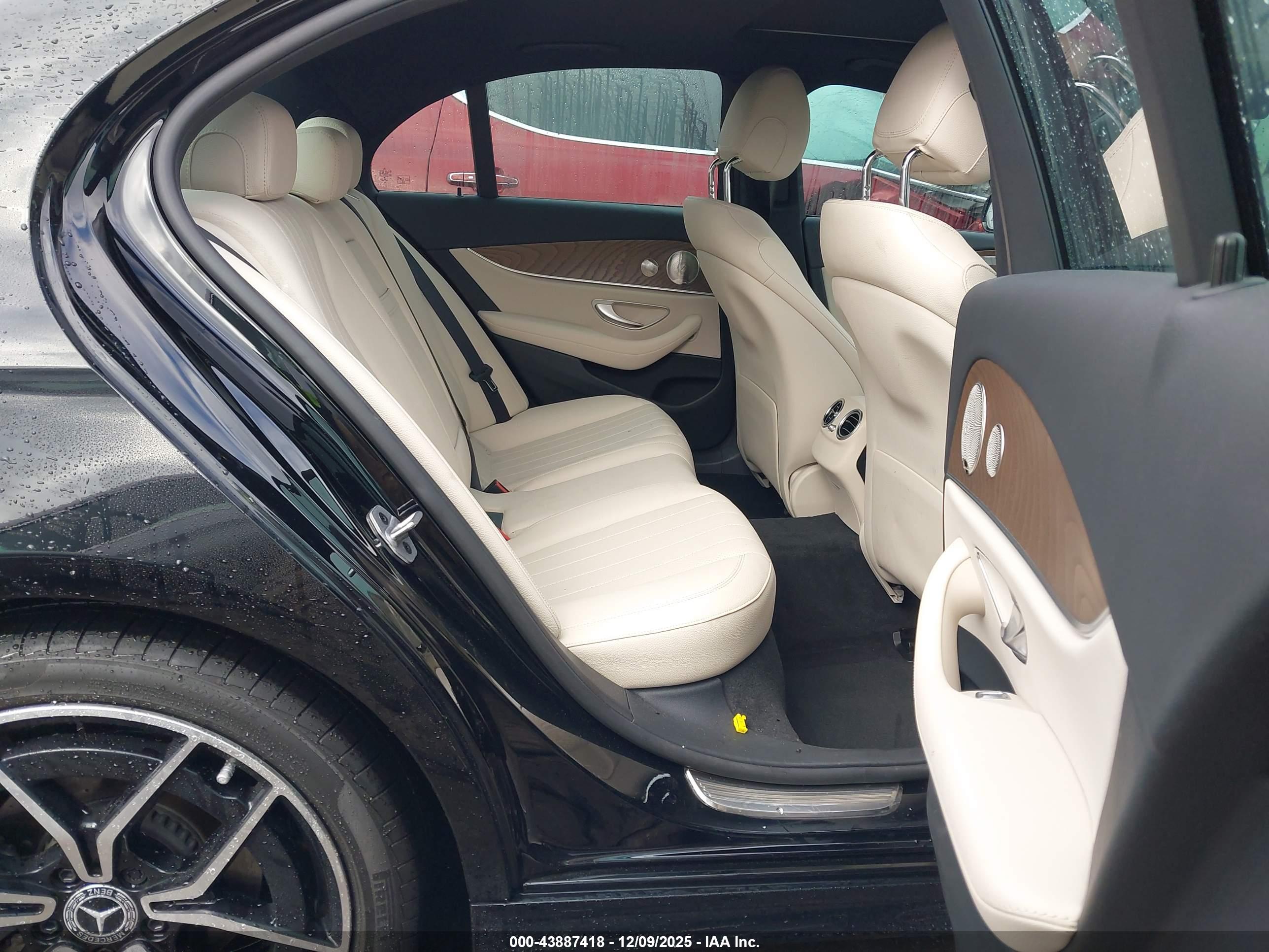 MERCEDES-BENZ E image 8