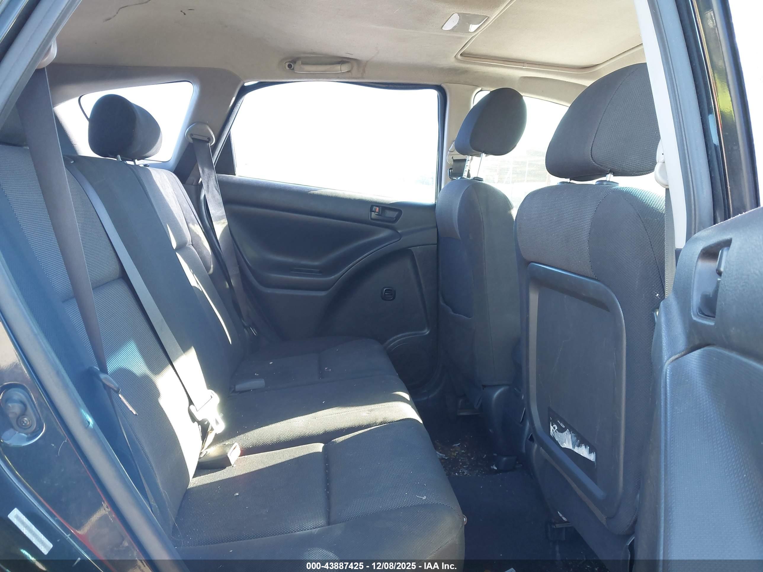 PONTIAC VIBE image 8