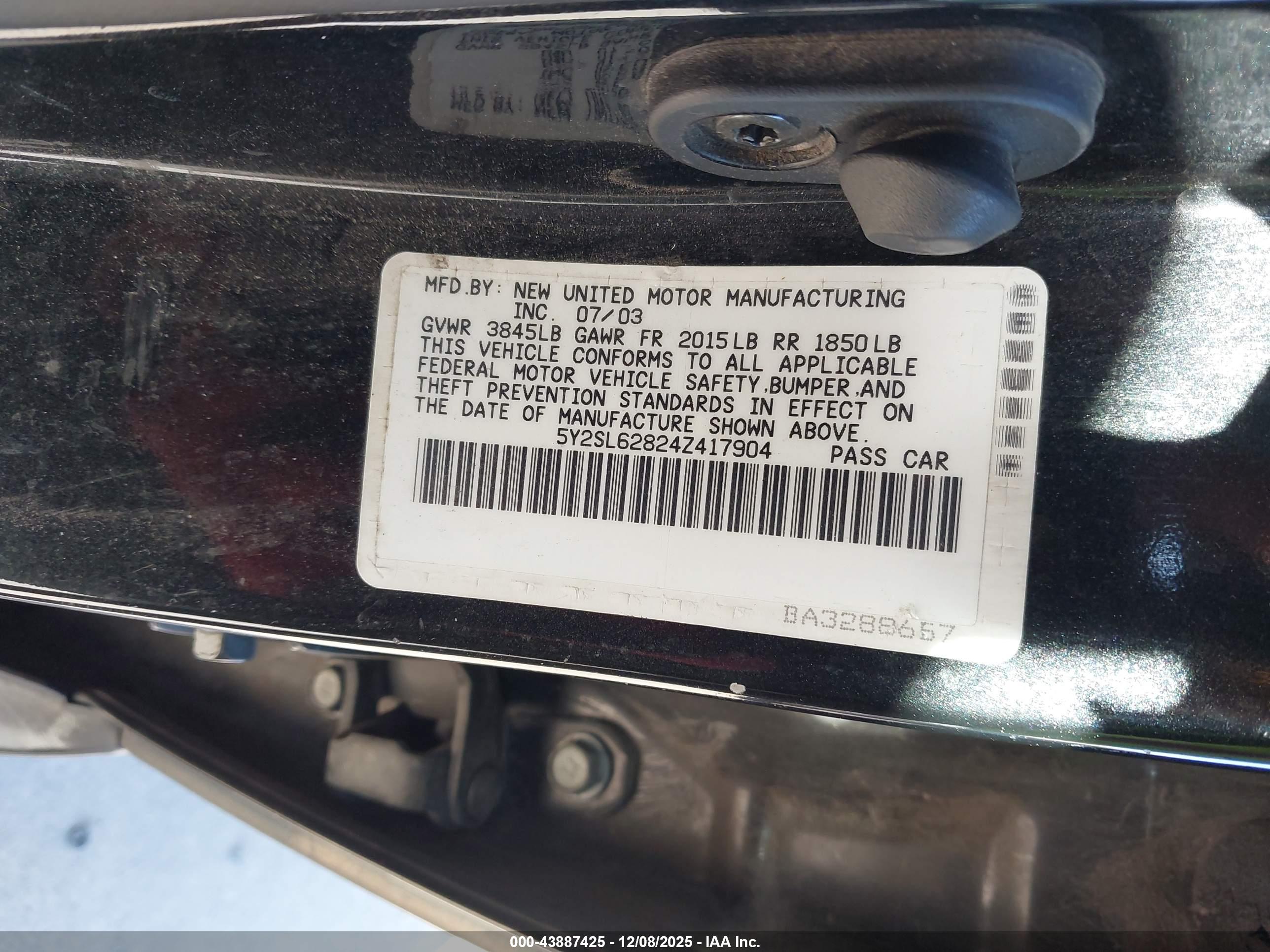 PONTIAC VIBE image 9