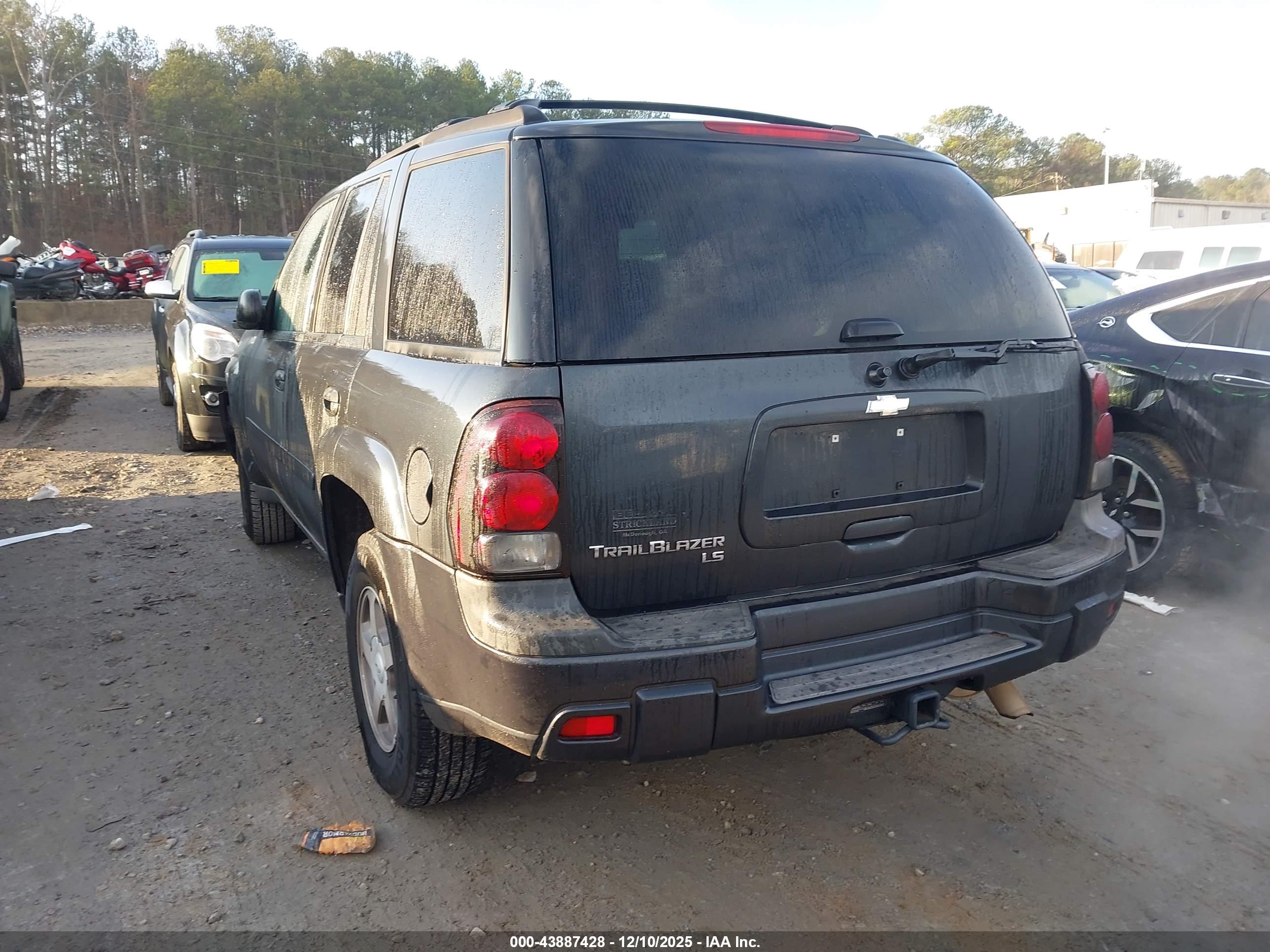 CHEVROLET TRAILBLAZER image 3