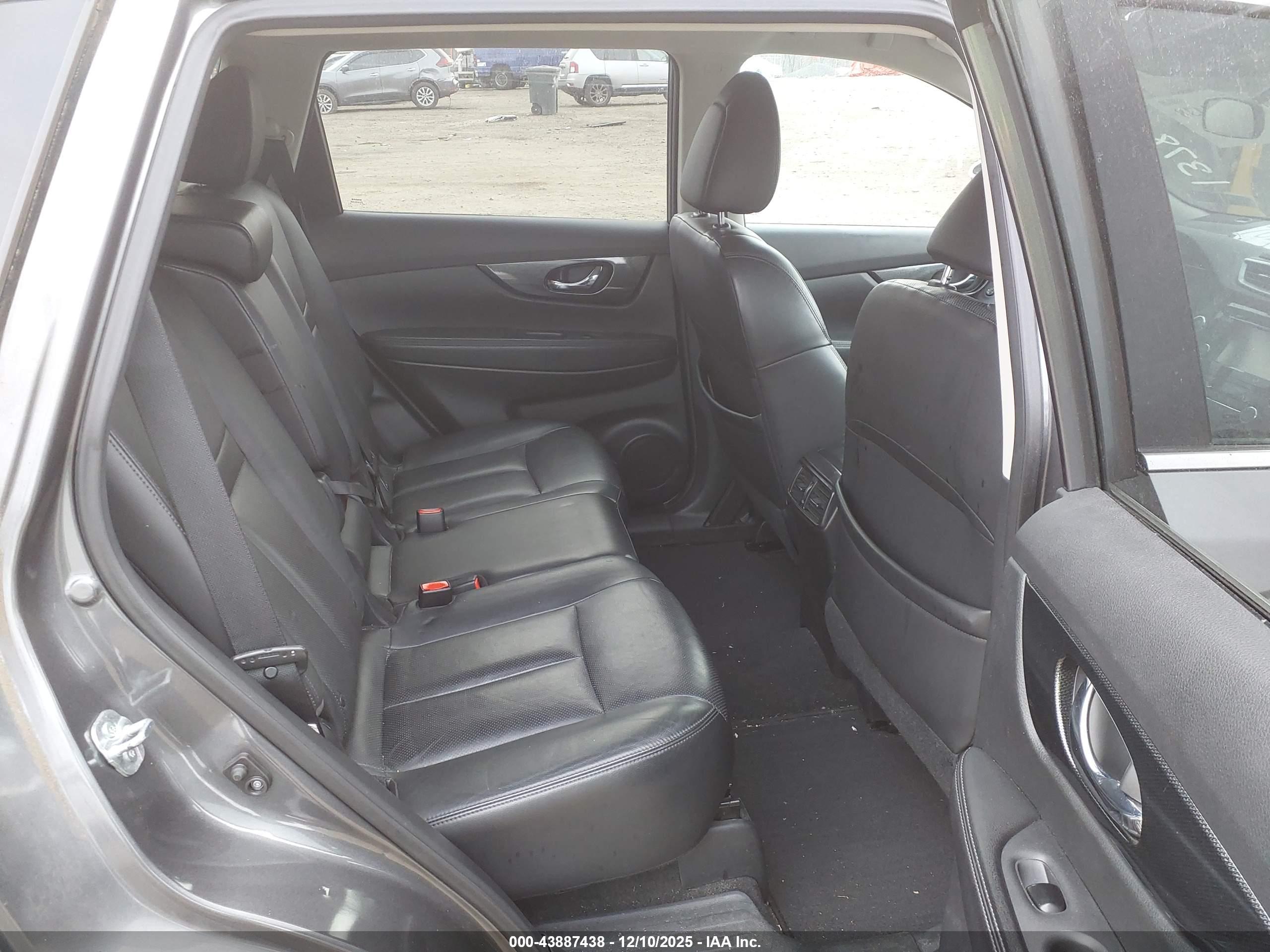 NISSAN ROGUE image 8