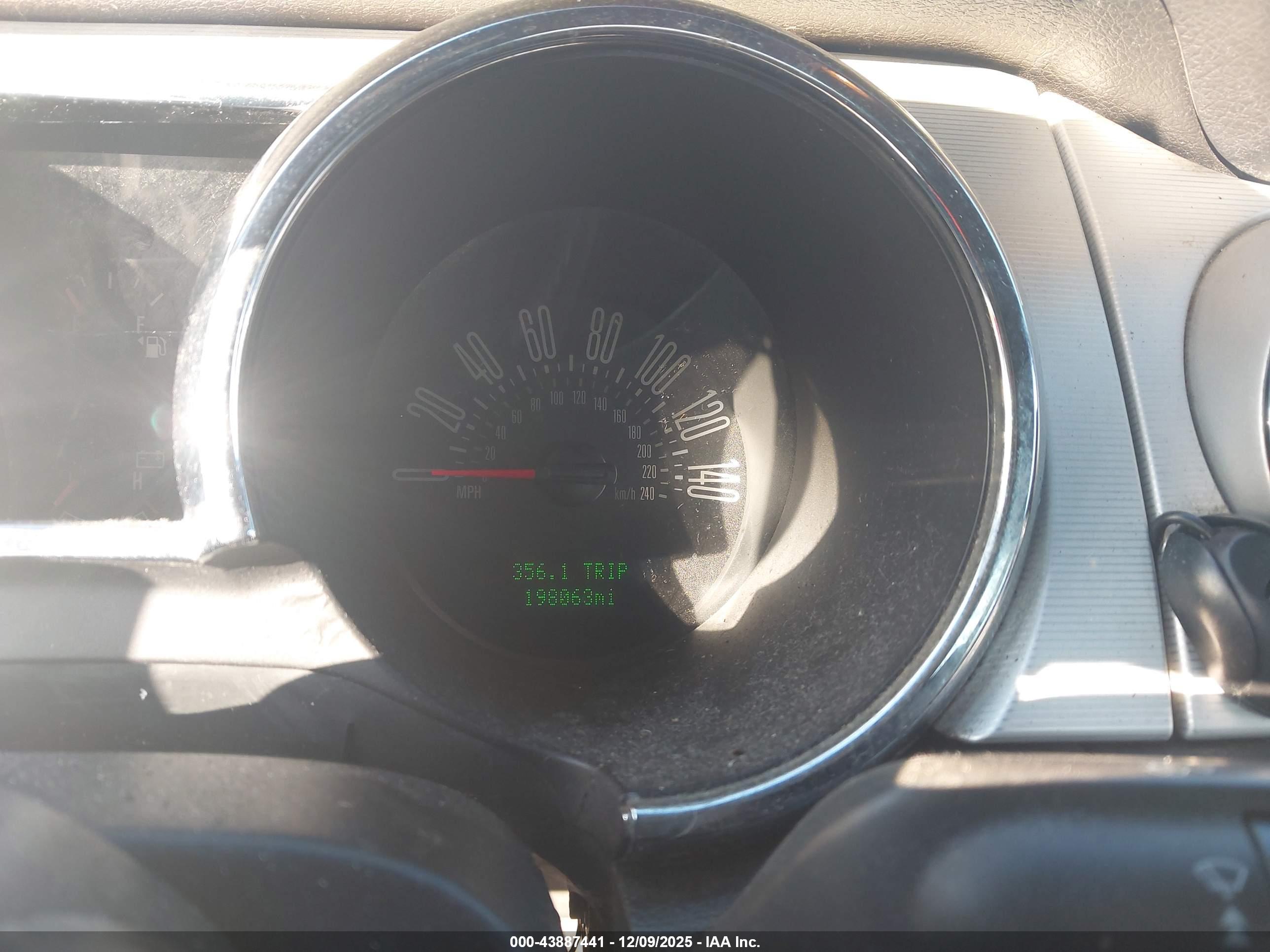FORD MUSTANG image 7