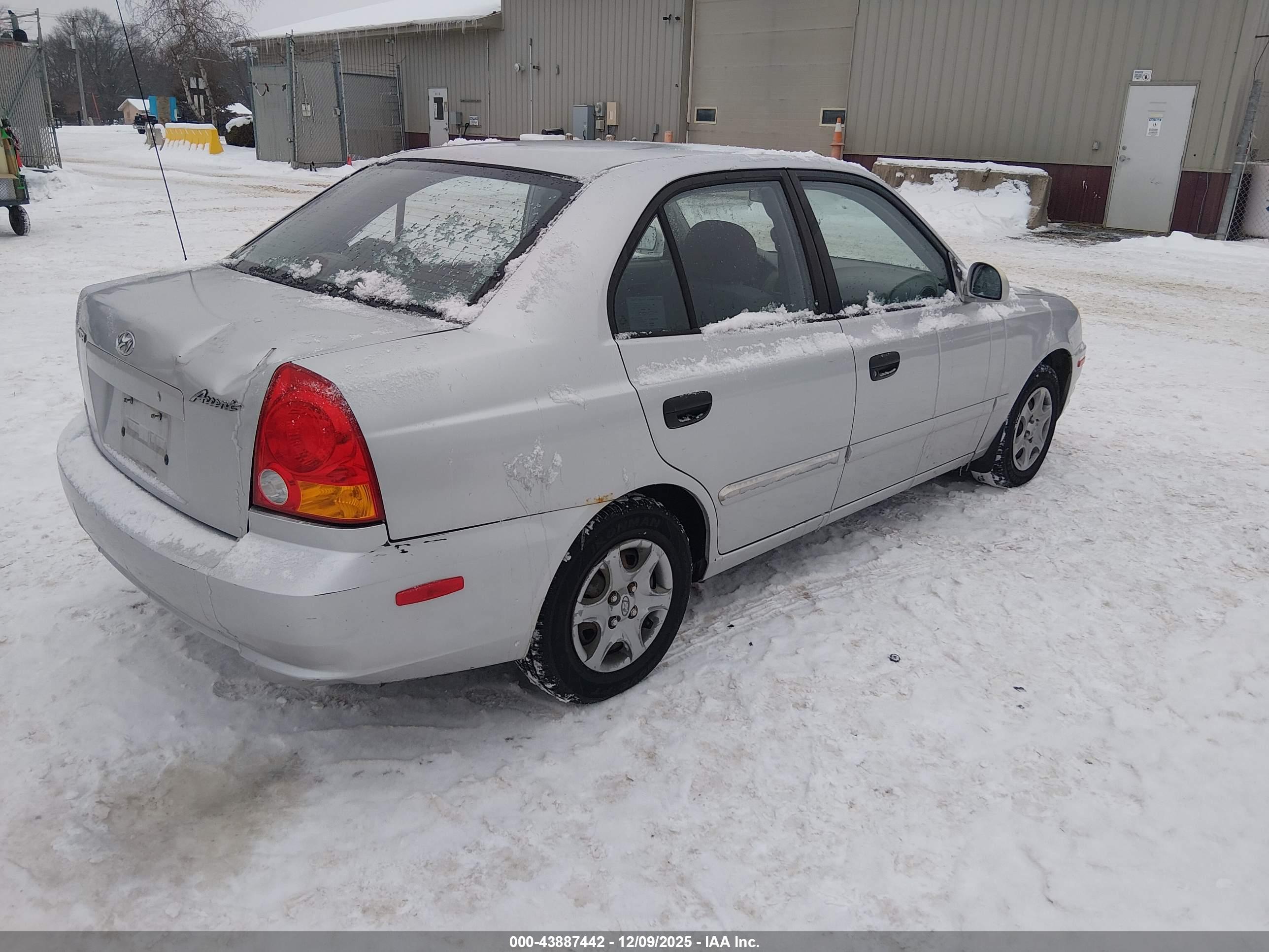 HYUNDAI ACCENT image 4