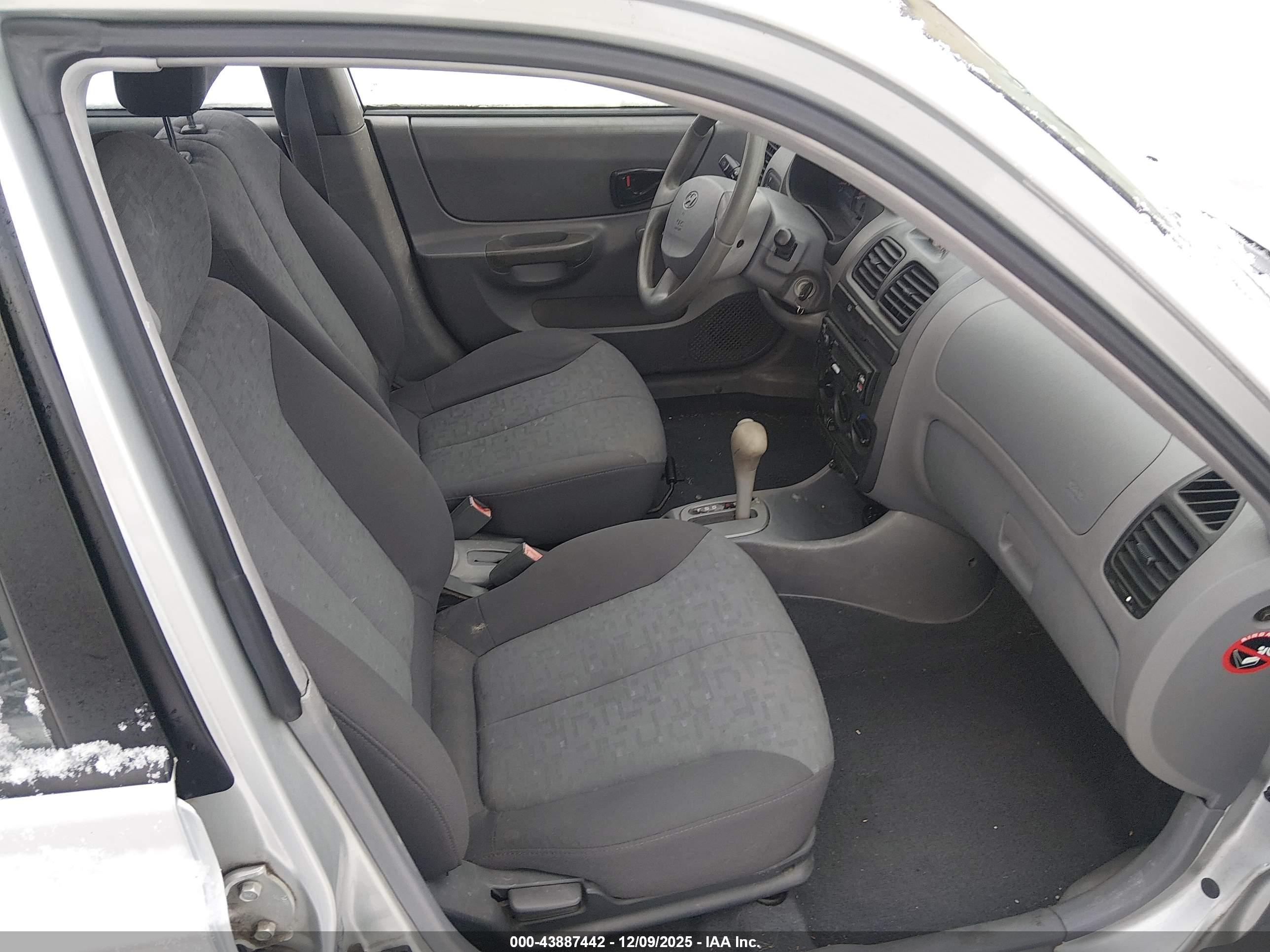 HYUNDAI ACCENT image 5