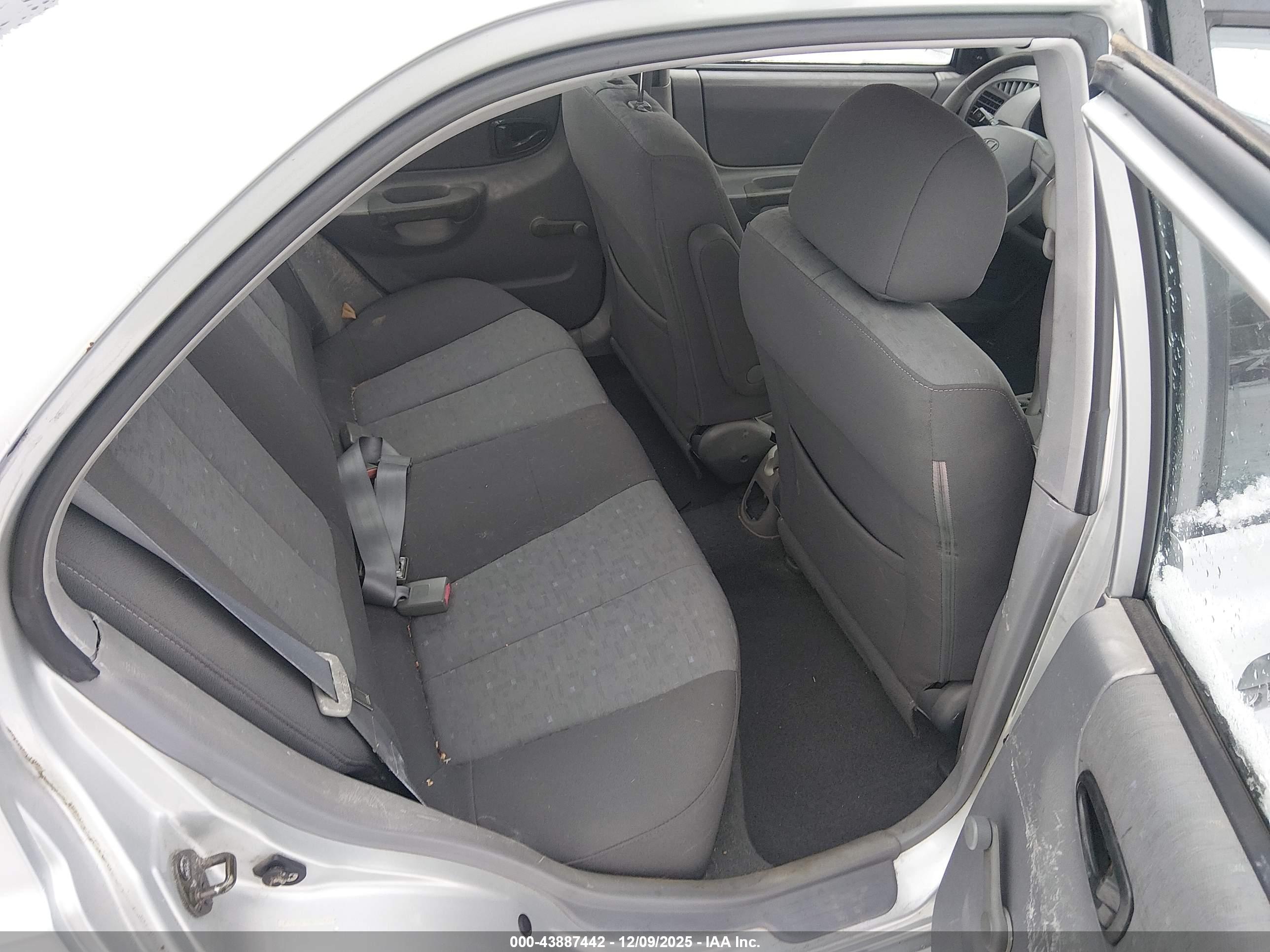 HYUNDAI ACCENT image 8