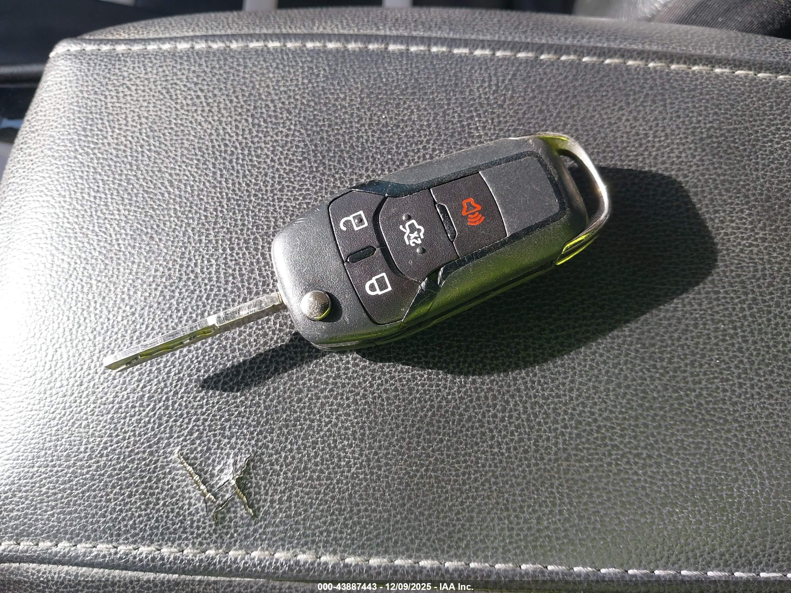 FORD FUSION image 11