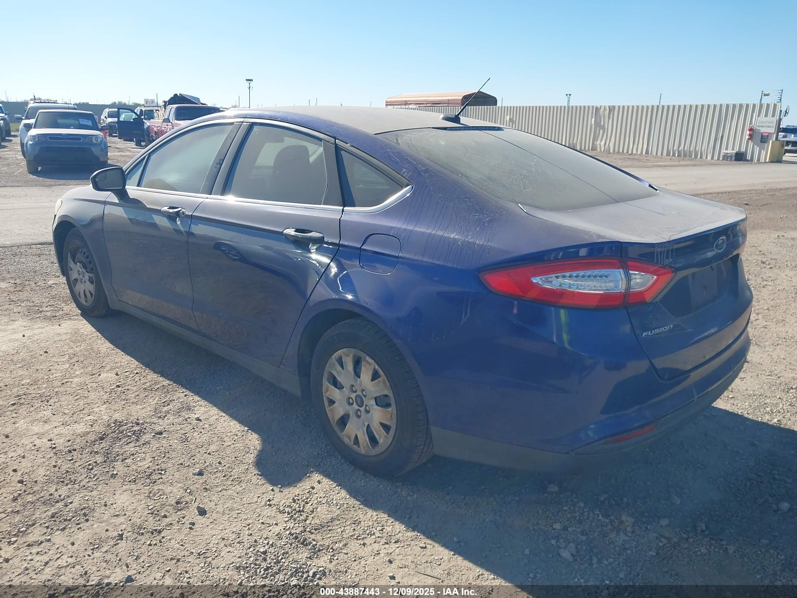 FORD FUSION image 3