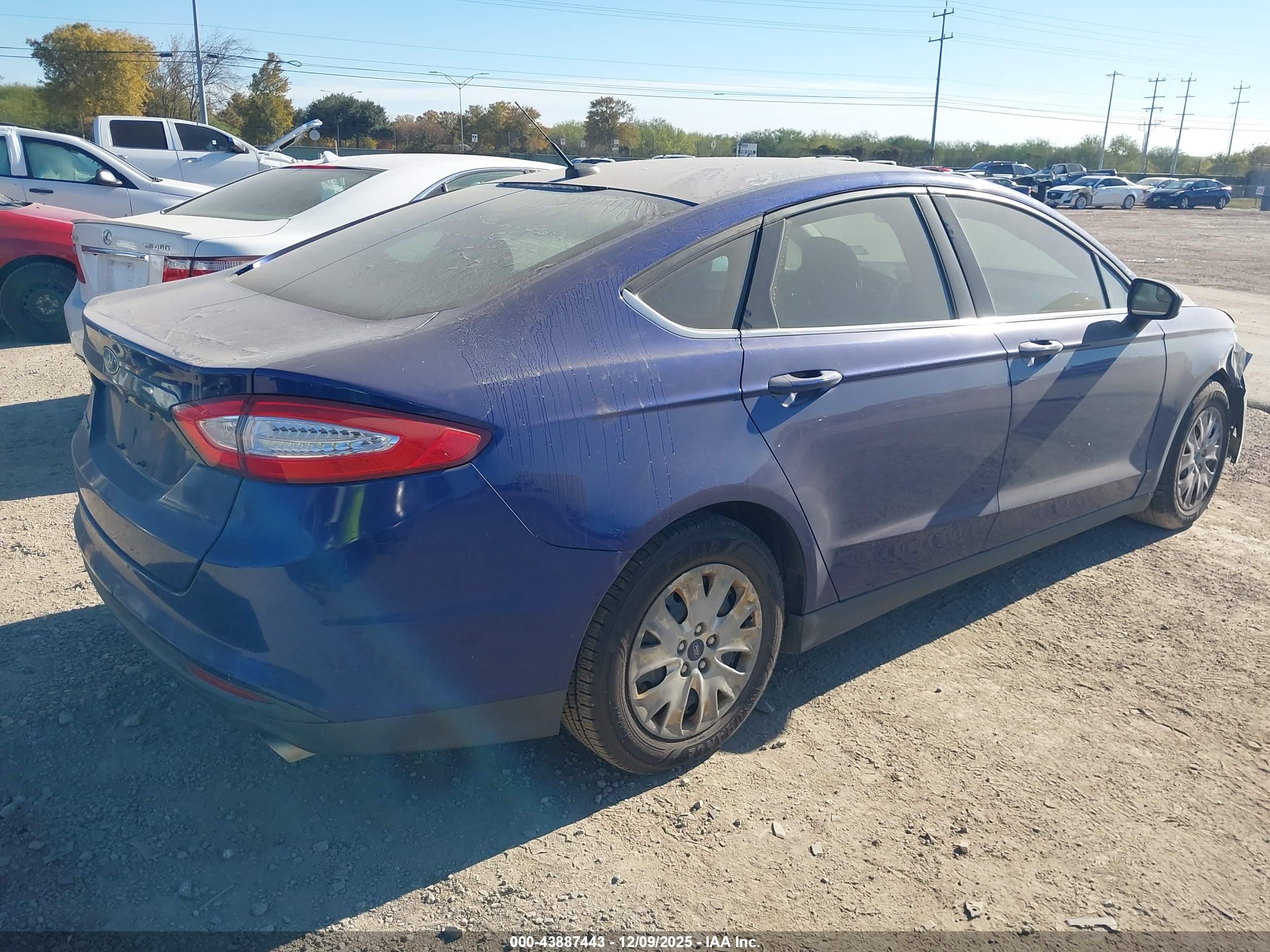 FORD FUSION image 4