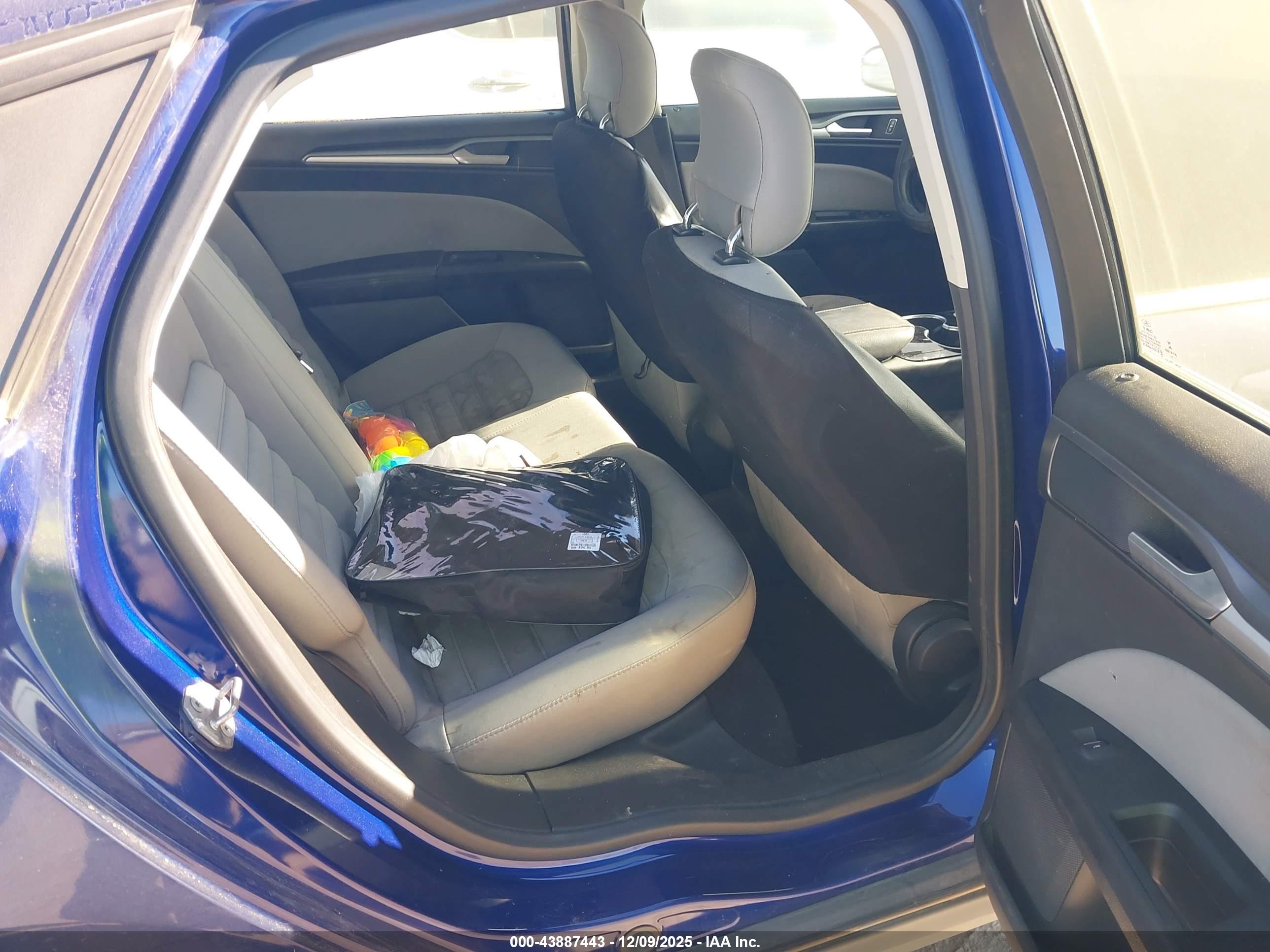 FORD FUSION image 8