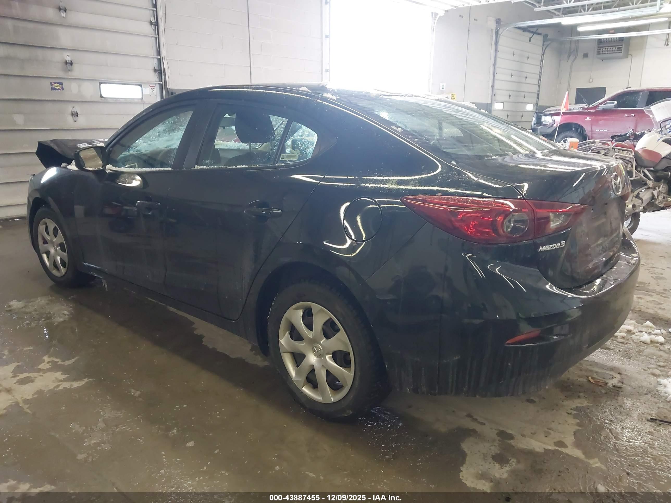 MAZDA MAZDA3 image 3