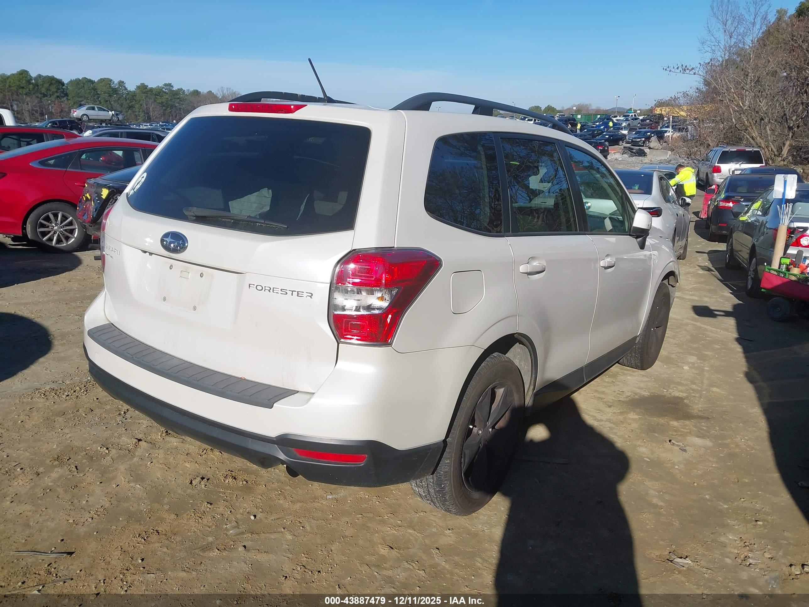 SUBARU FORESTER image 4