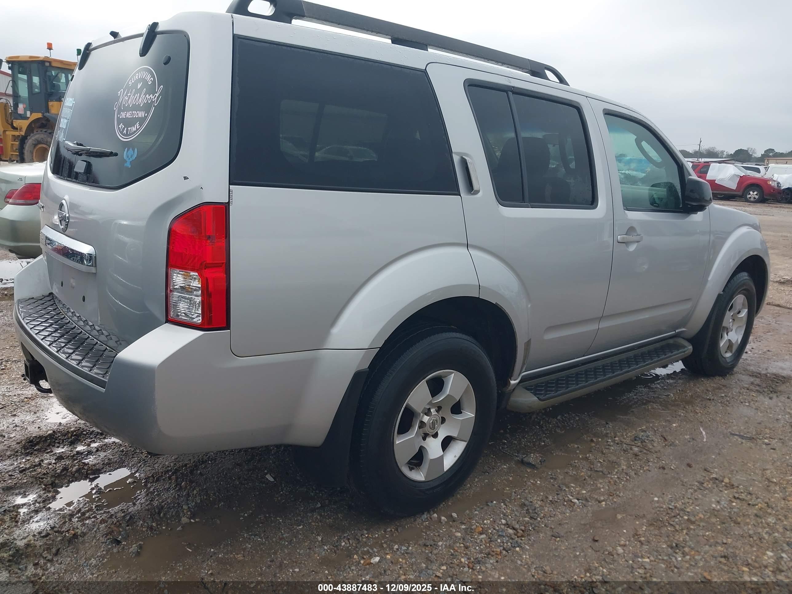 NISSAN PATHFINDER image 4