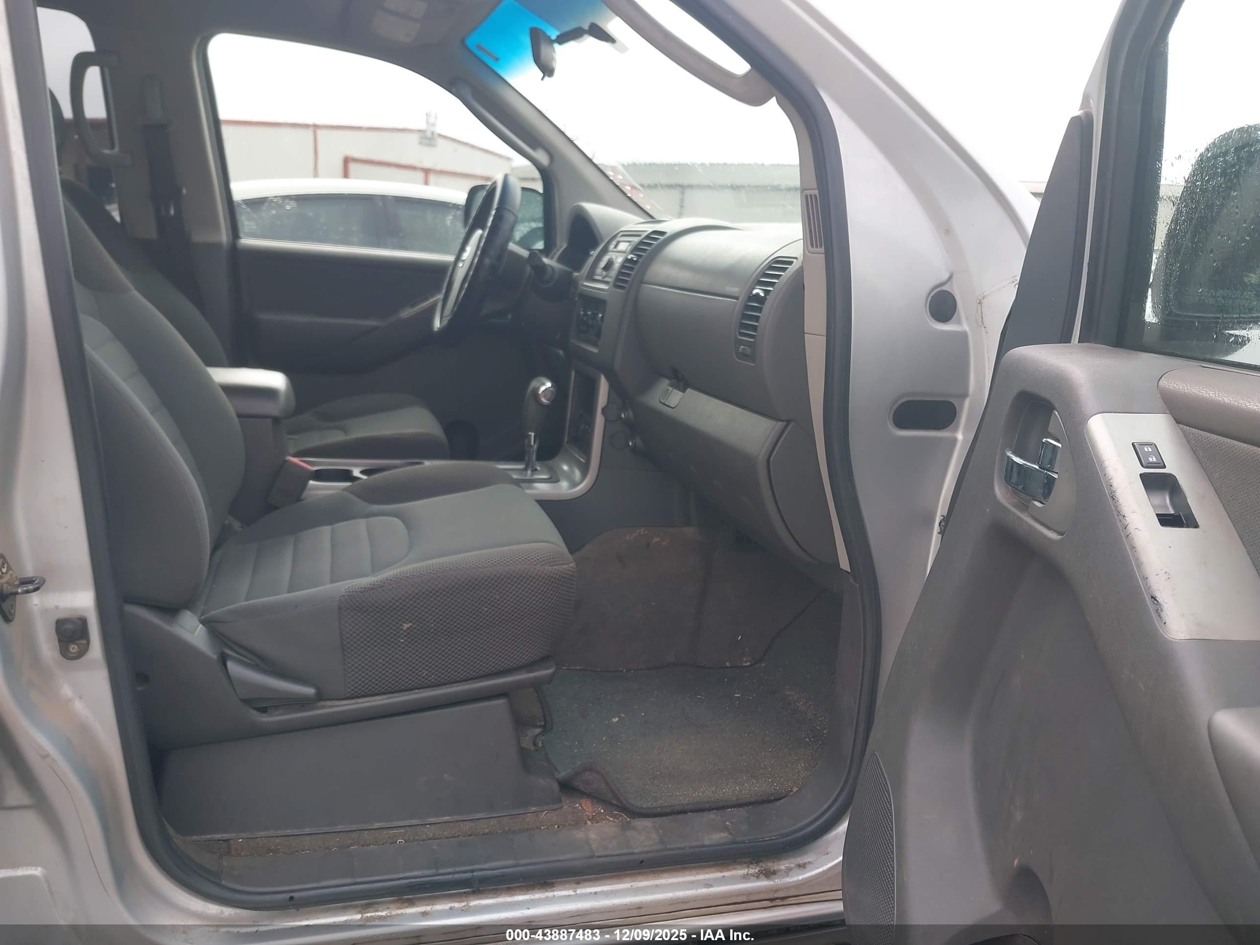 NISSAN PATHFINDER image 5