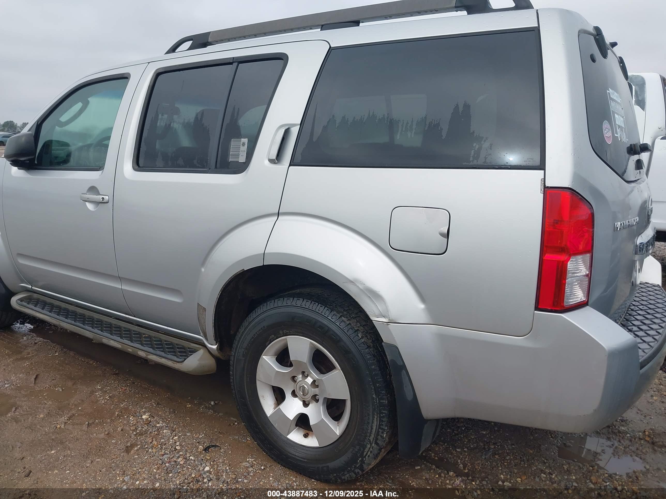 NISSAN PATHFINDER image 6