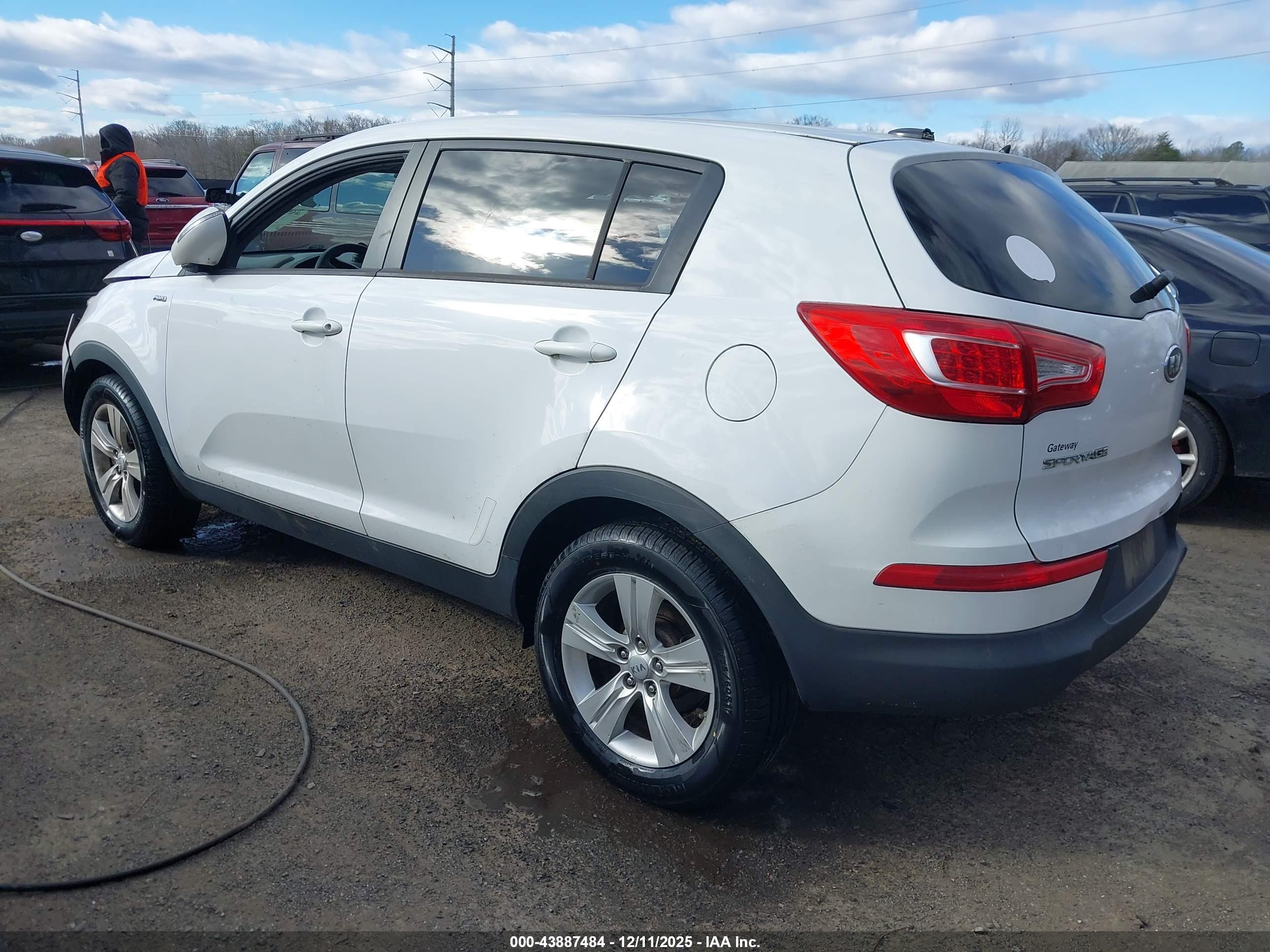 KIA SPORTAGE image 3