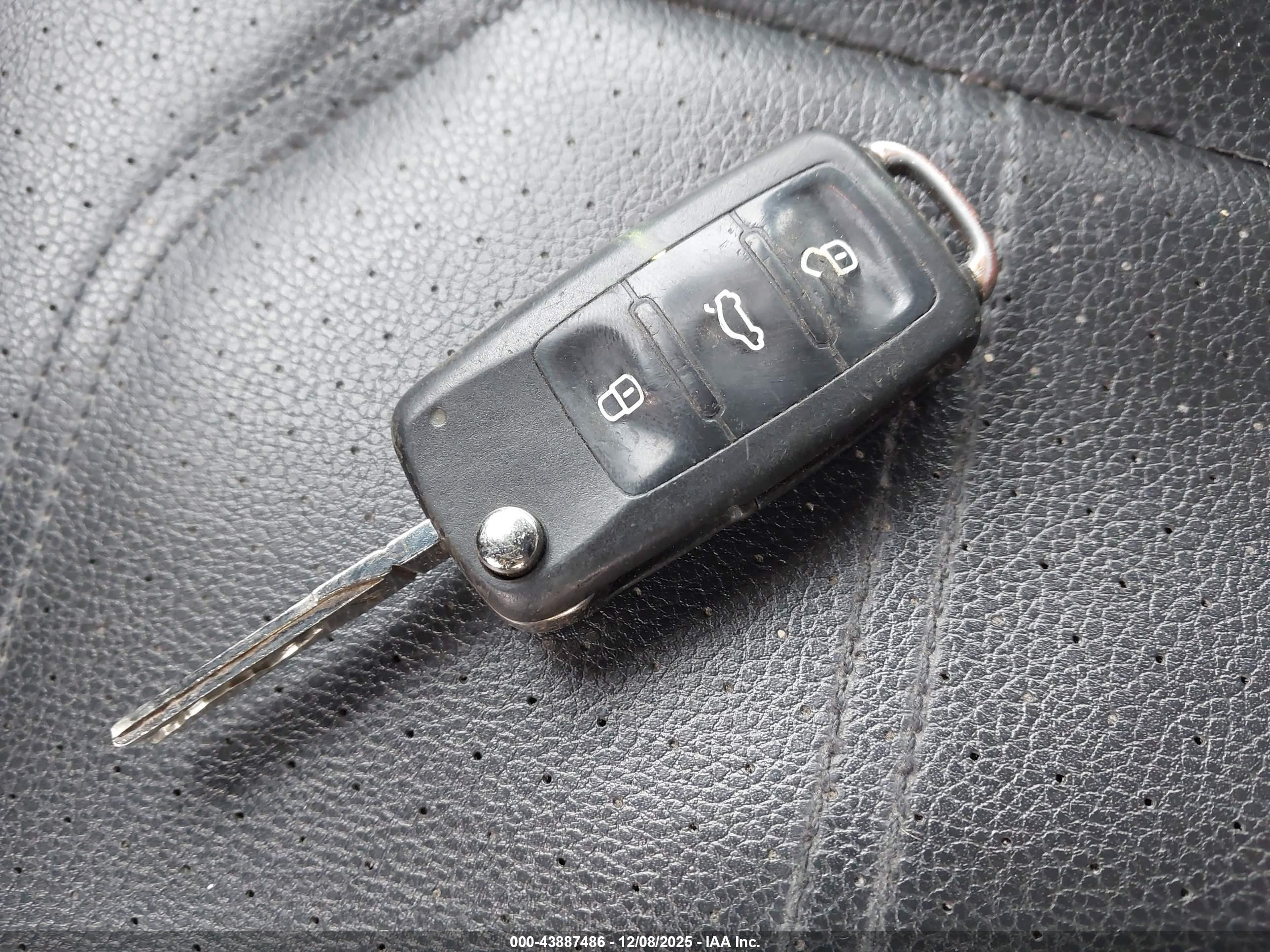 VOLKSWAGEN PASSAT image 11