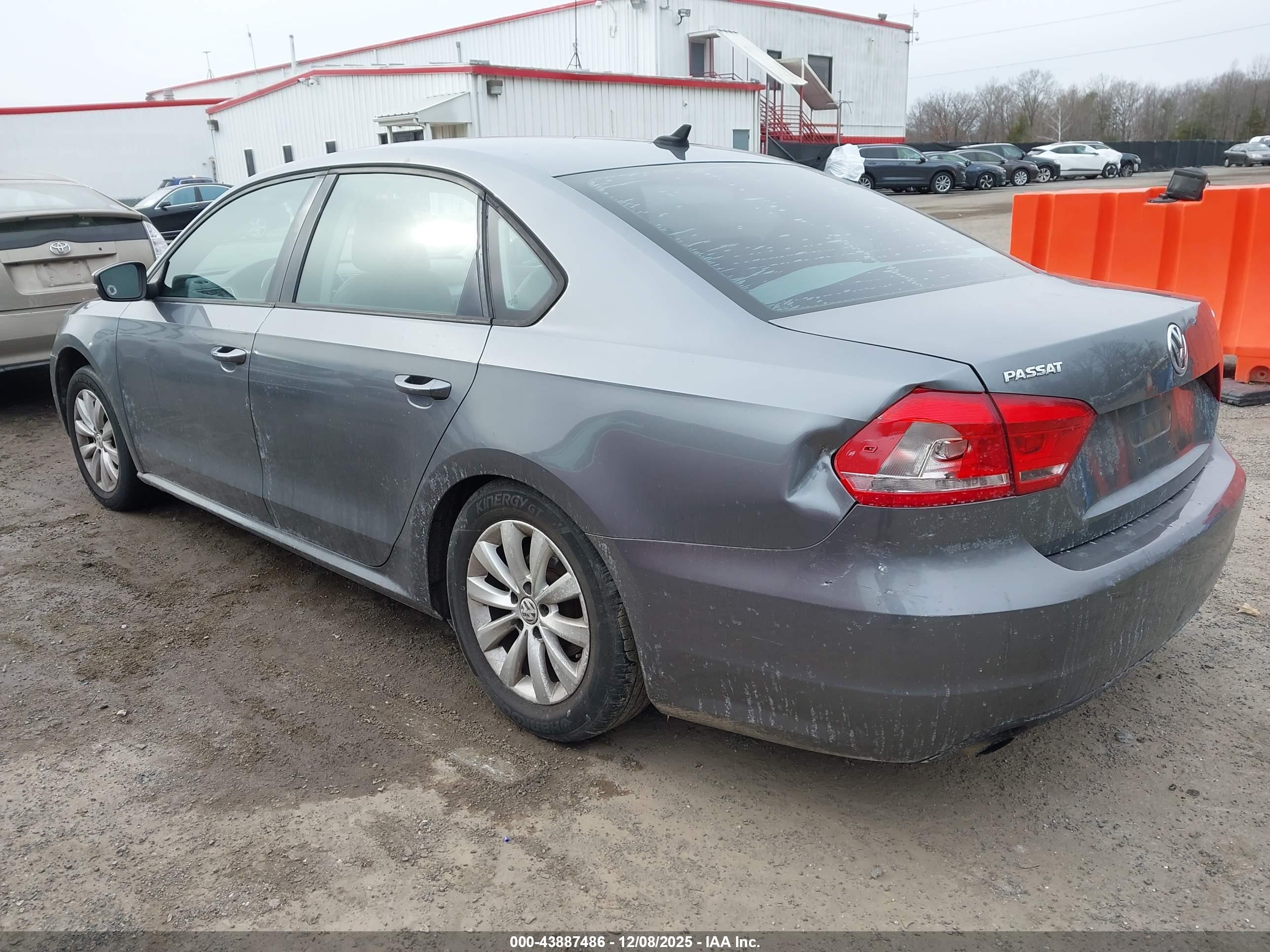 VOLKSWAGEN PASSAT image 3