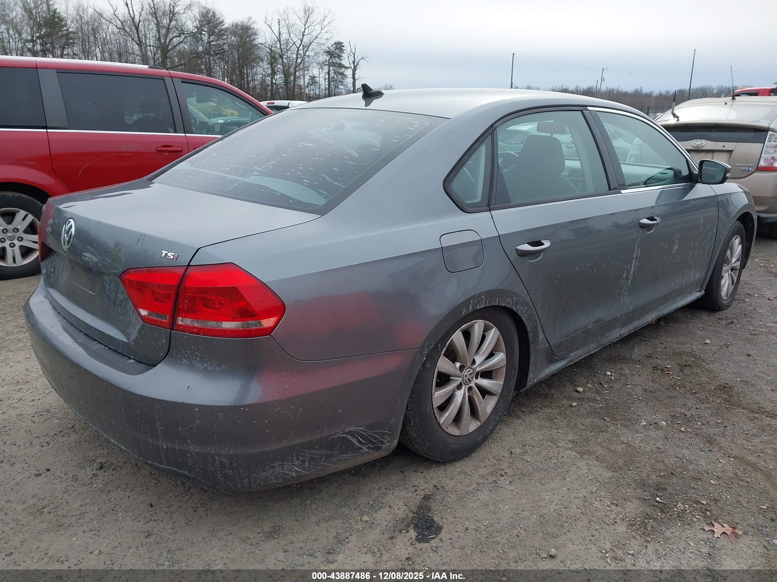 VOLKSWAGEN PASSAT image 4
