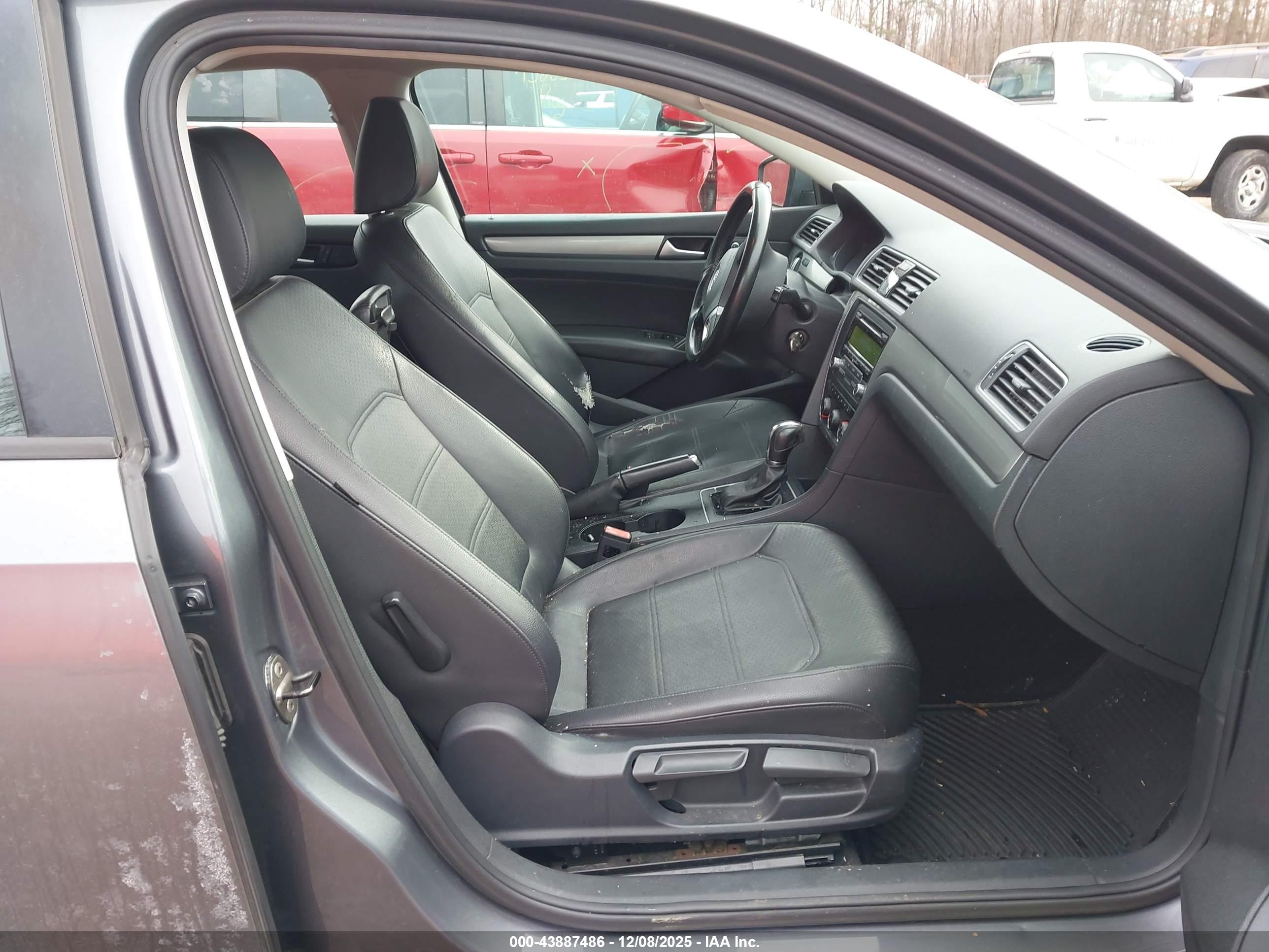 VOLKSWAGEN PASSAT image 5