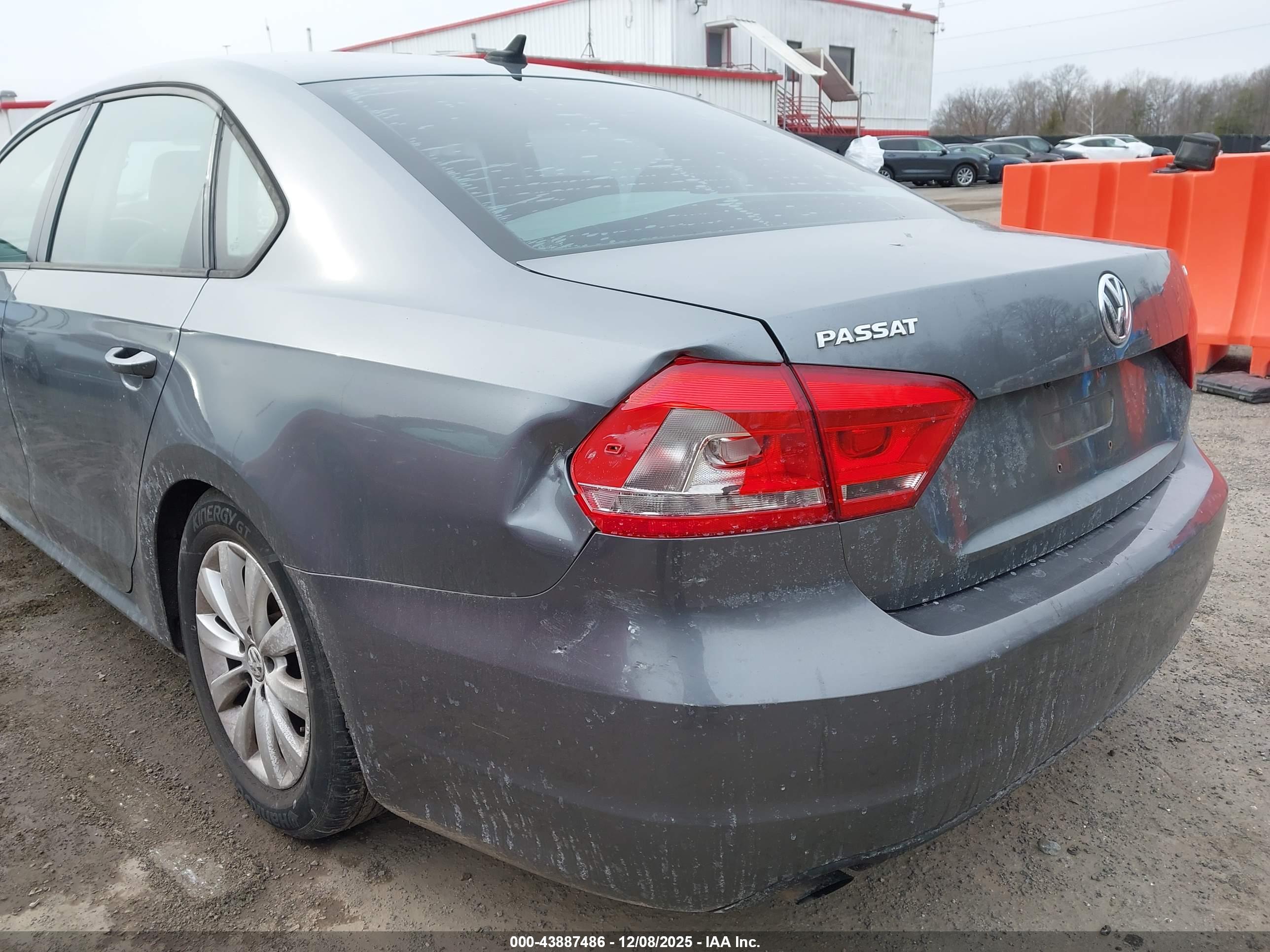 VOLKSWAGEN PASSAT image 6