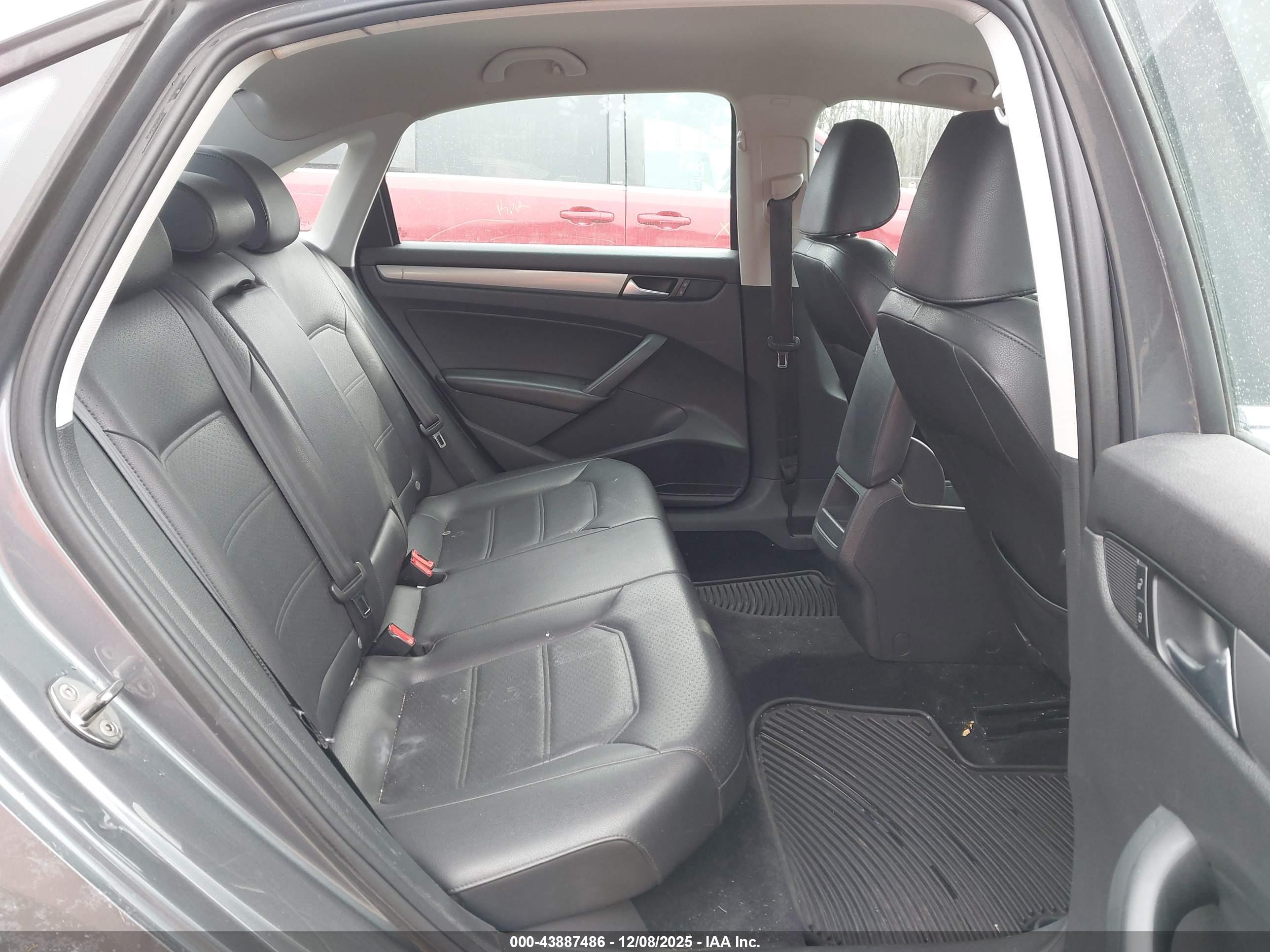 VOLKSWAGEN PASSAT image 8