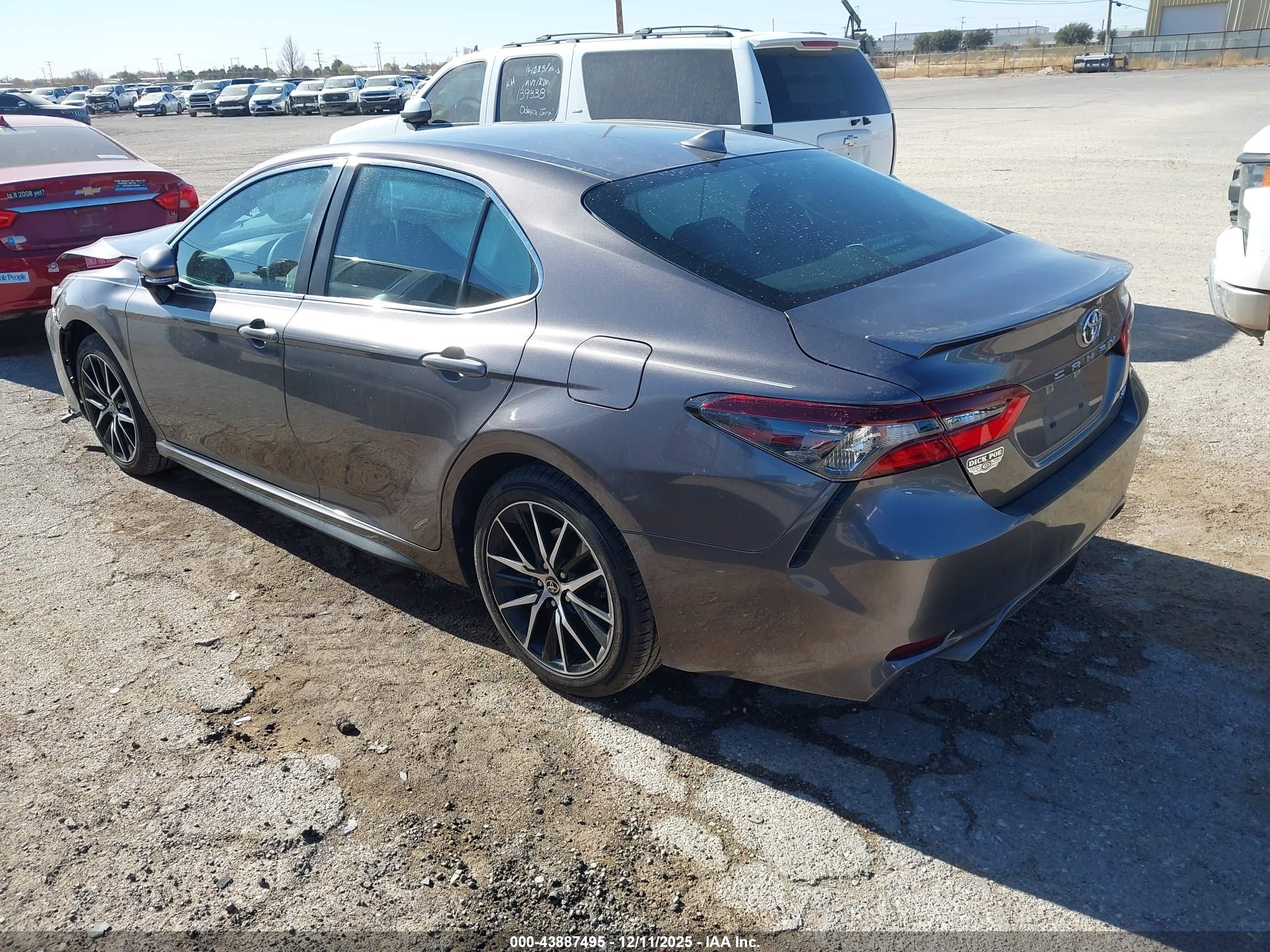 TOYOTA CAMRY image 3