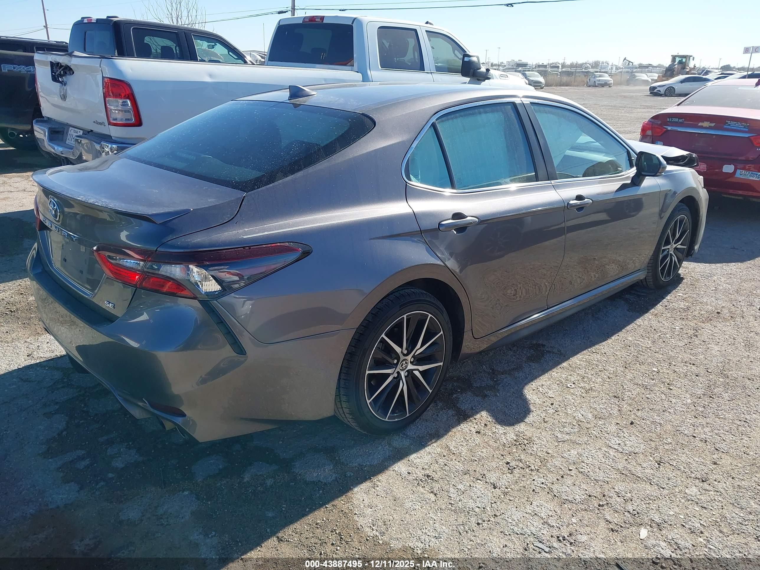 TOYOTA CAMRY image 4